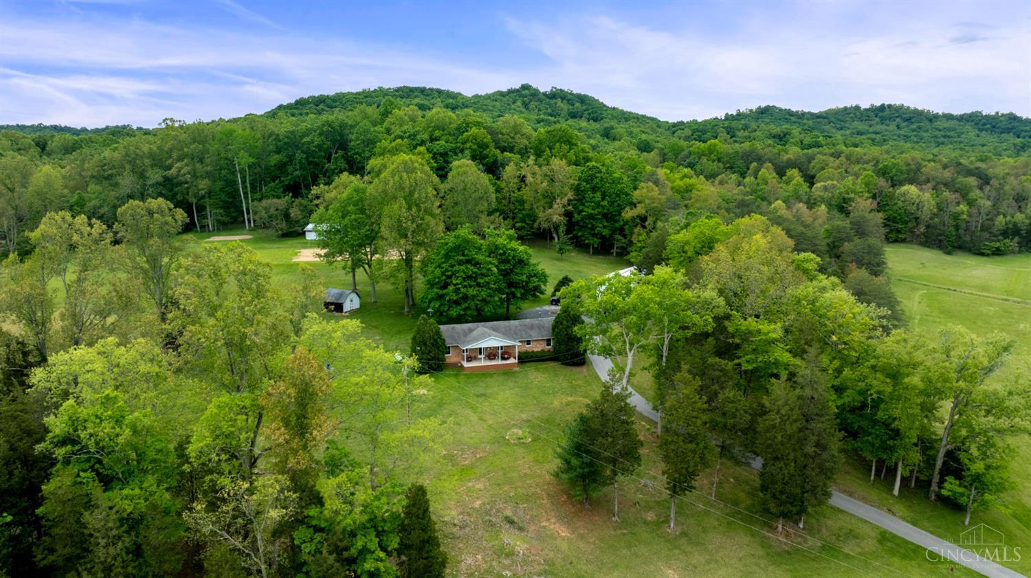2424 Tulip Road Property Photo 3