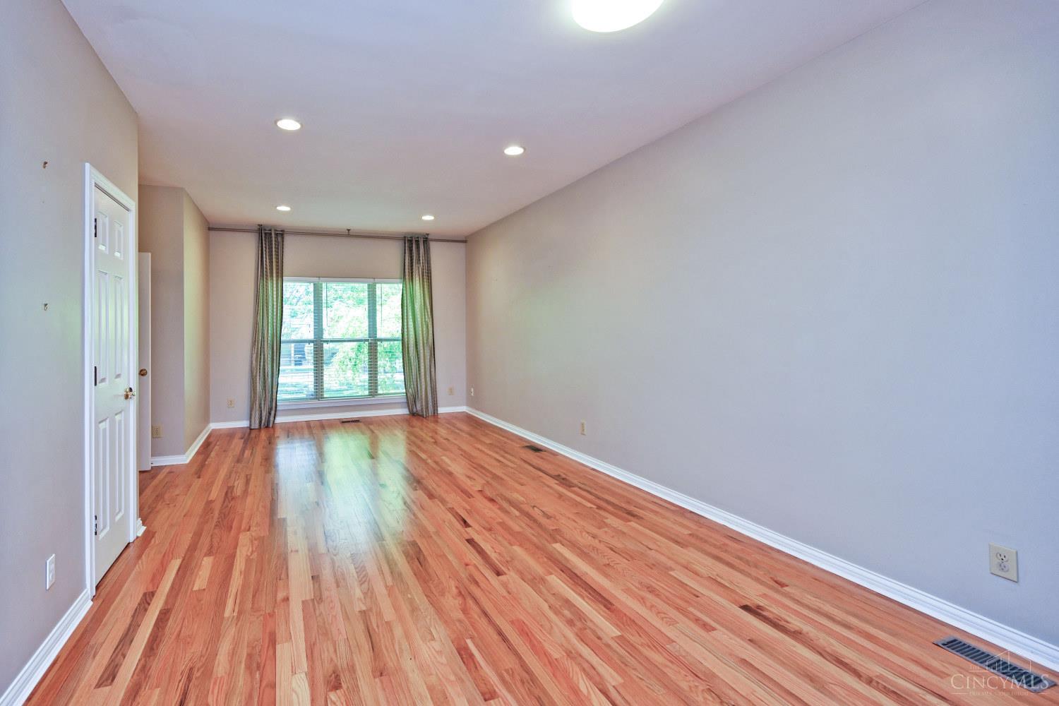 940 Weninger Circle Property Photo 7
