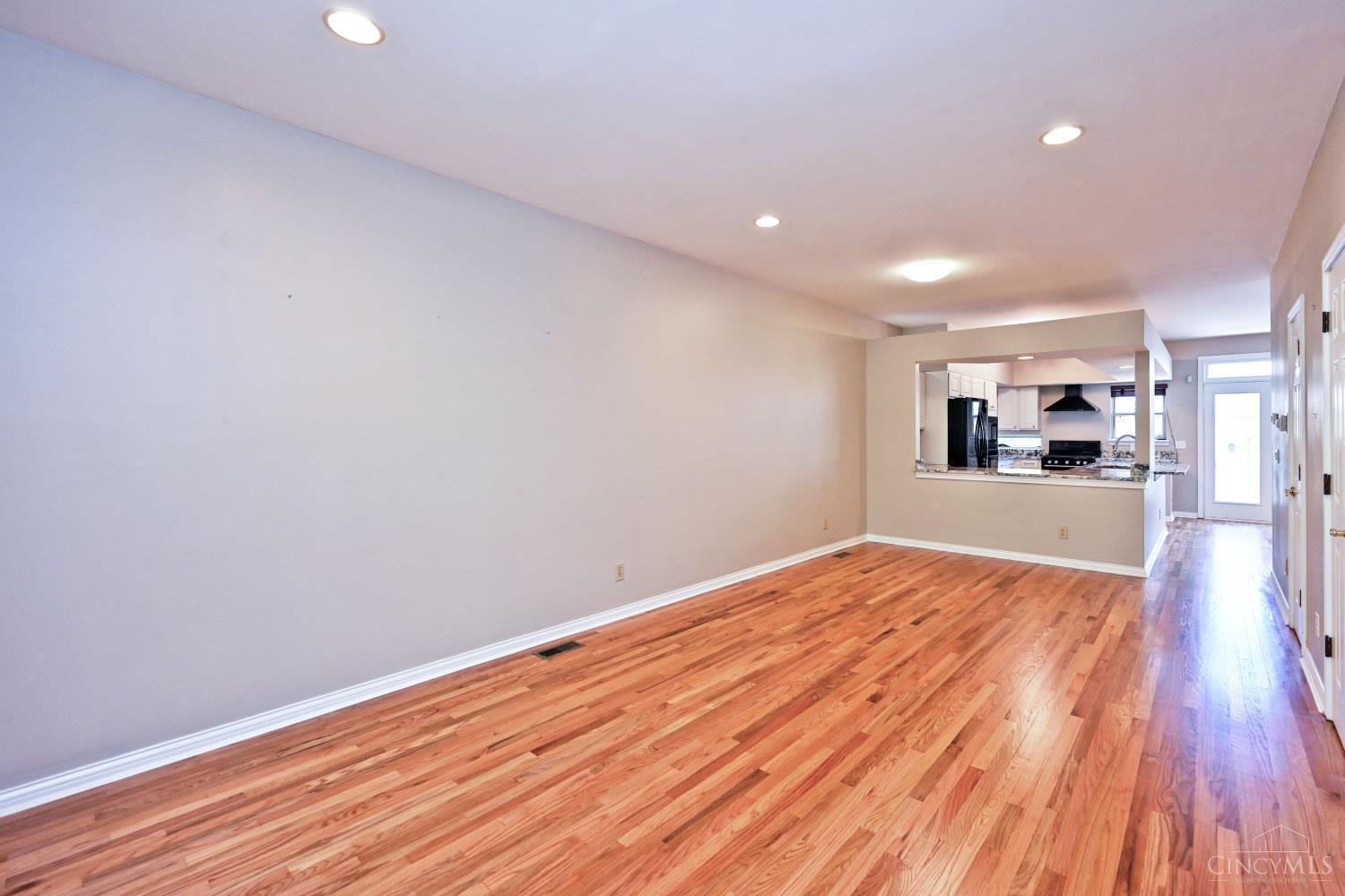 940 Weninger Circle Property Photo 8