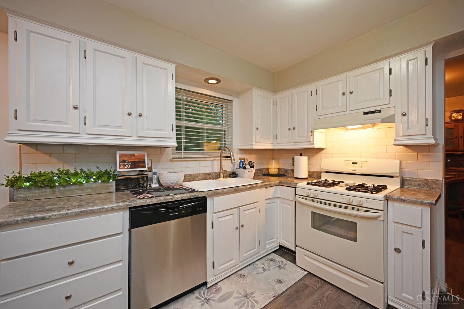 12012 Cantrell Drive Property Photo 14