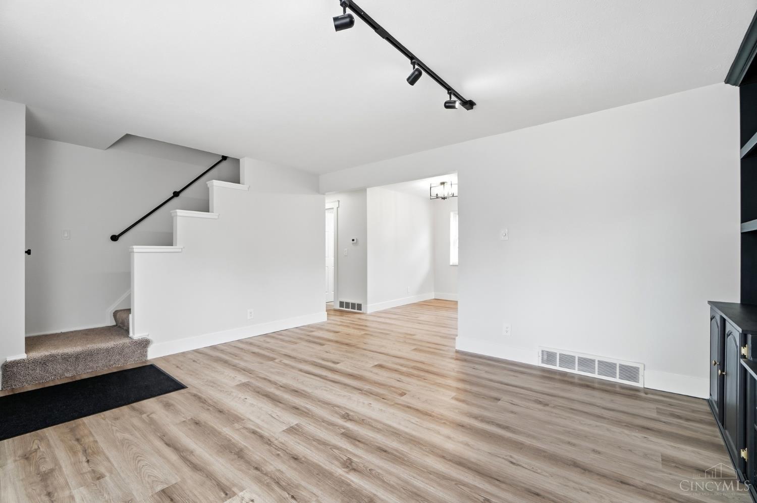 9315 Jericho Drive Property Photo 6