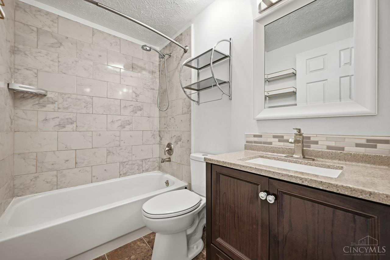 6668 Ashley Court Property Photo 28