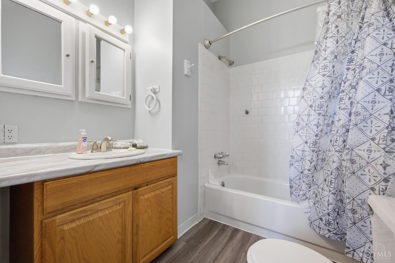 215 Warner Street Property Photo 5