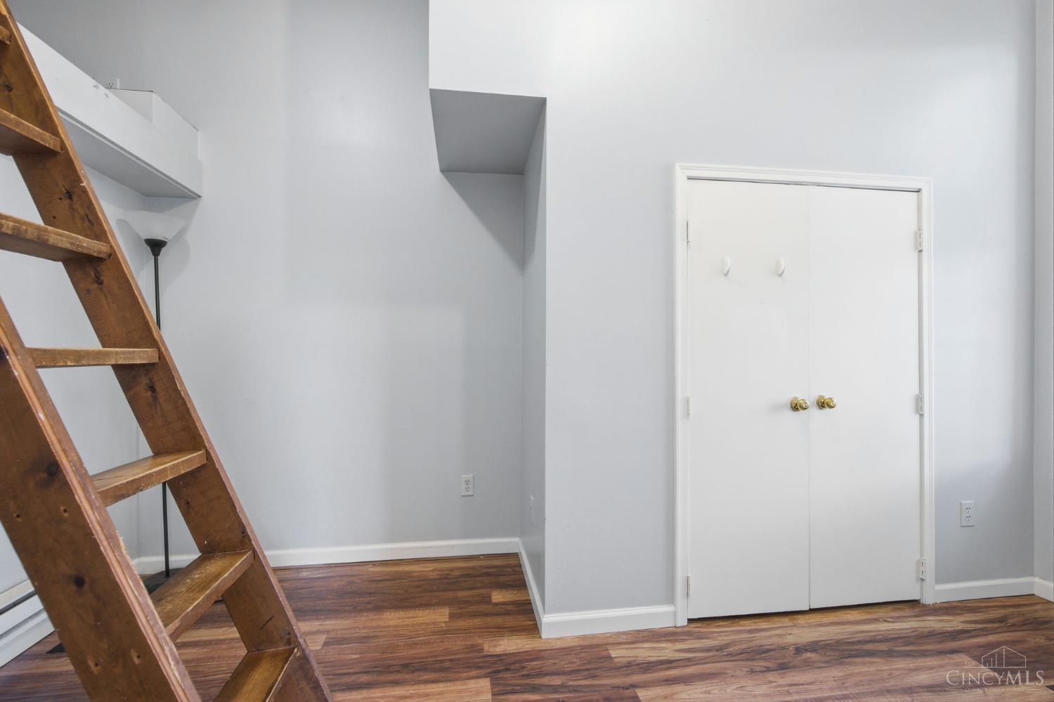 215 Warner Street Property Photo 32