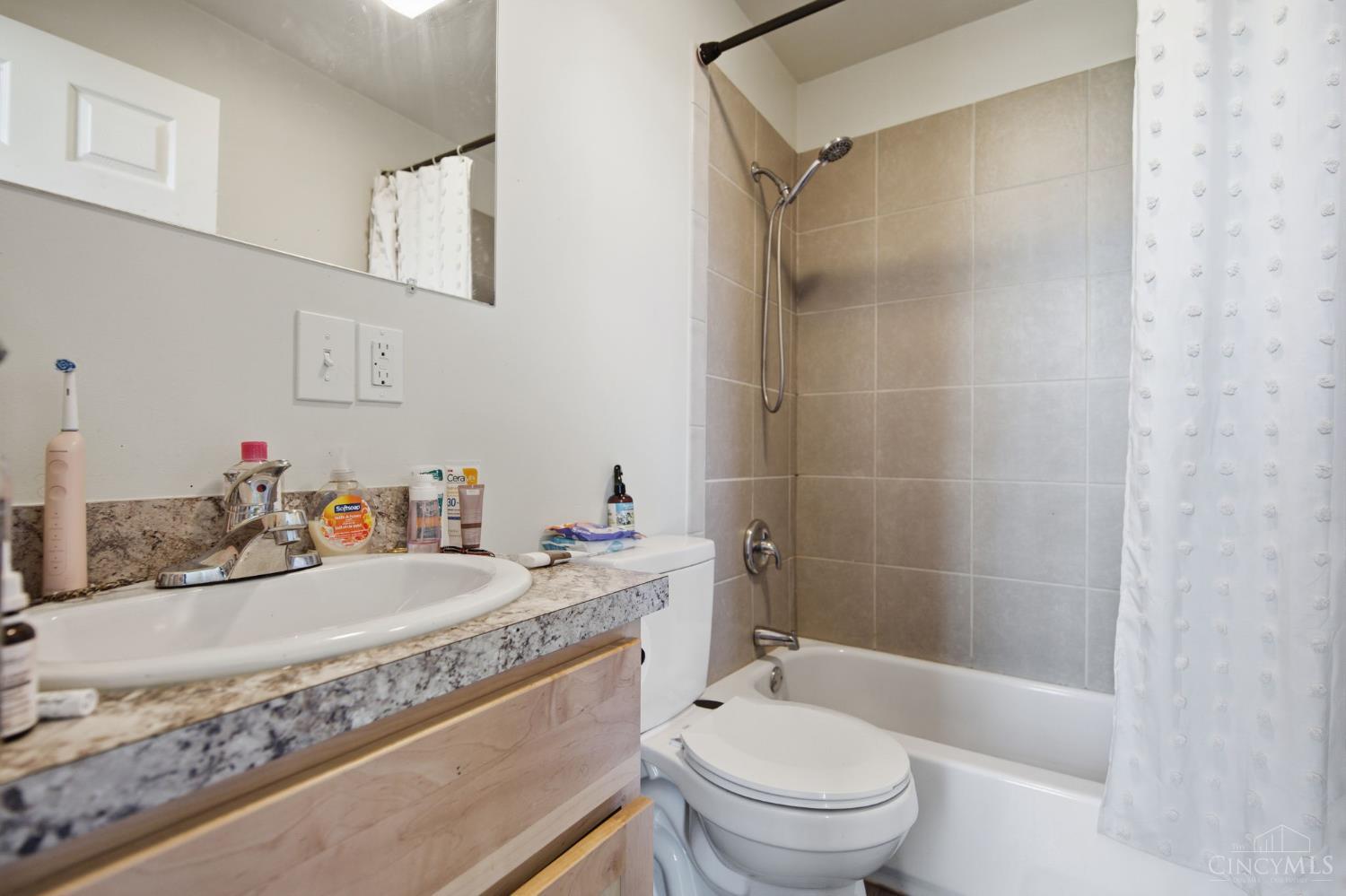 215 Warner Street Property Photo 45