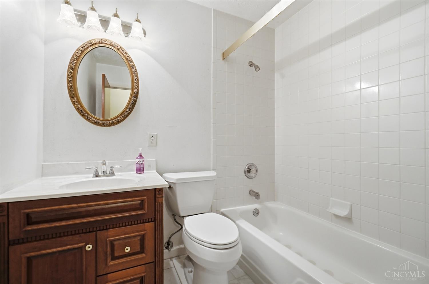 890 Summerfield Lane Property Photo 7