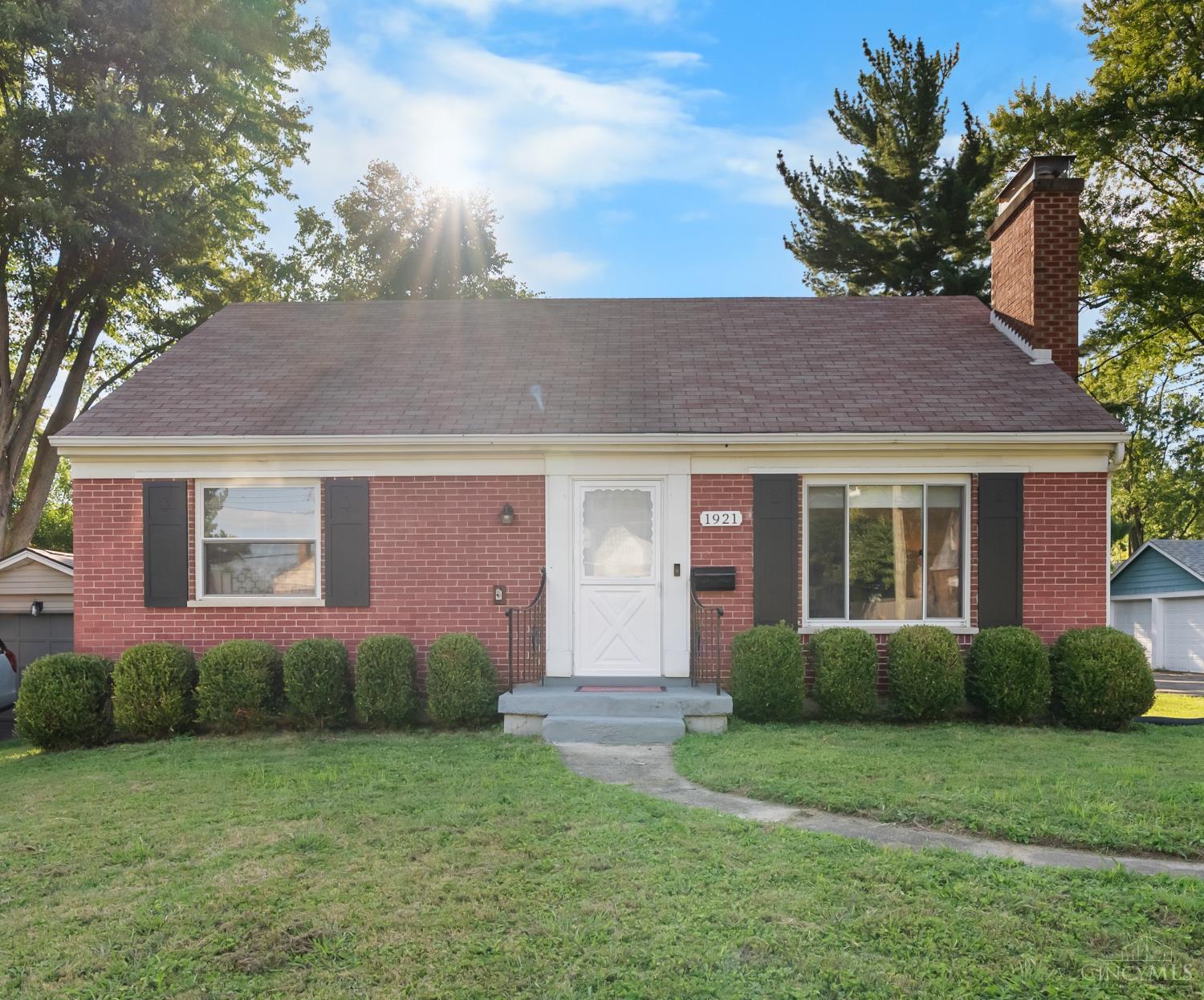 1921 Rockland Avenue Property Photo 1