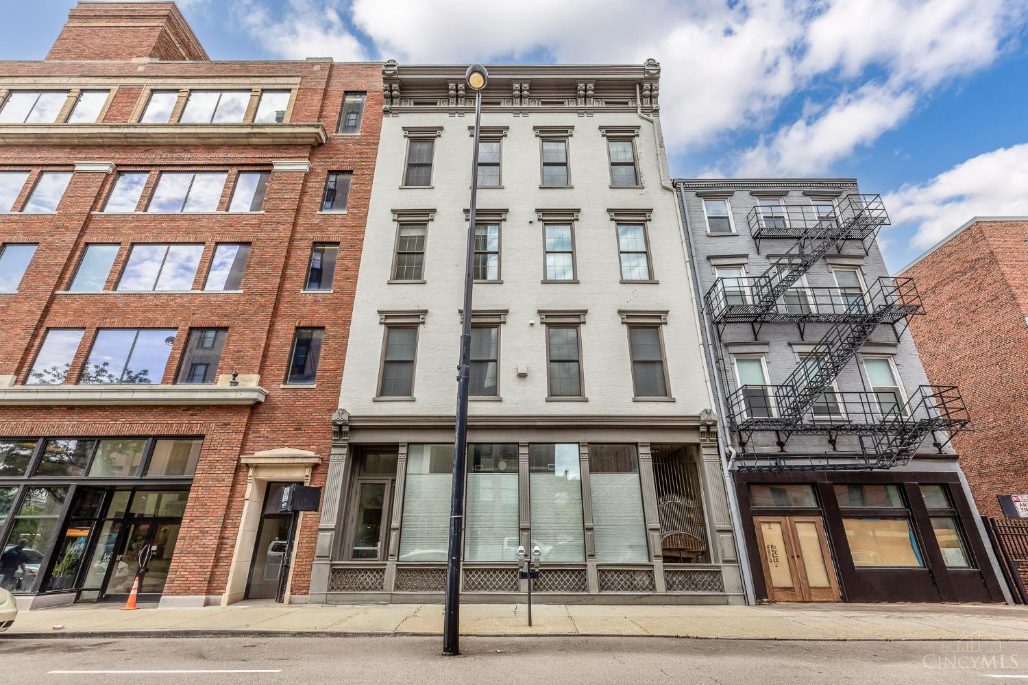 813 Broadway Street Property Photo 1