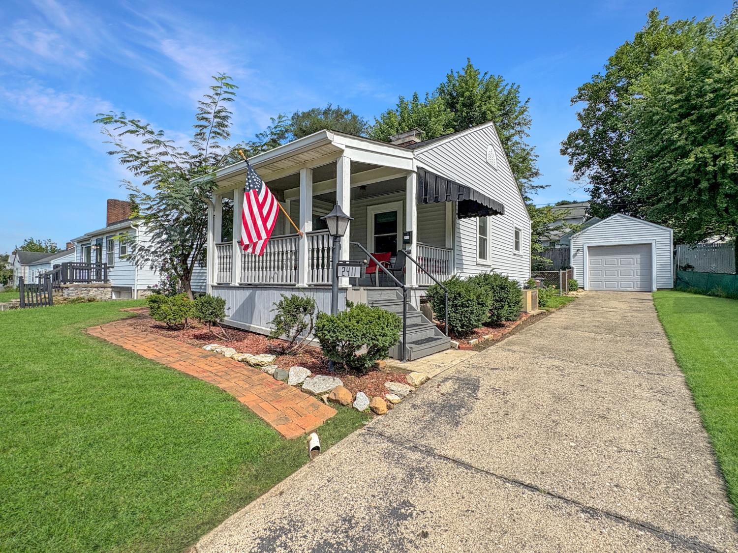 2411 Queen Avenue Property Photo 1