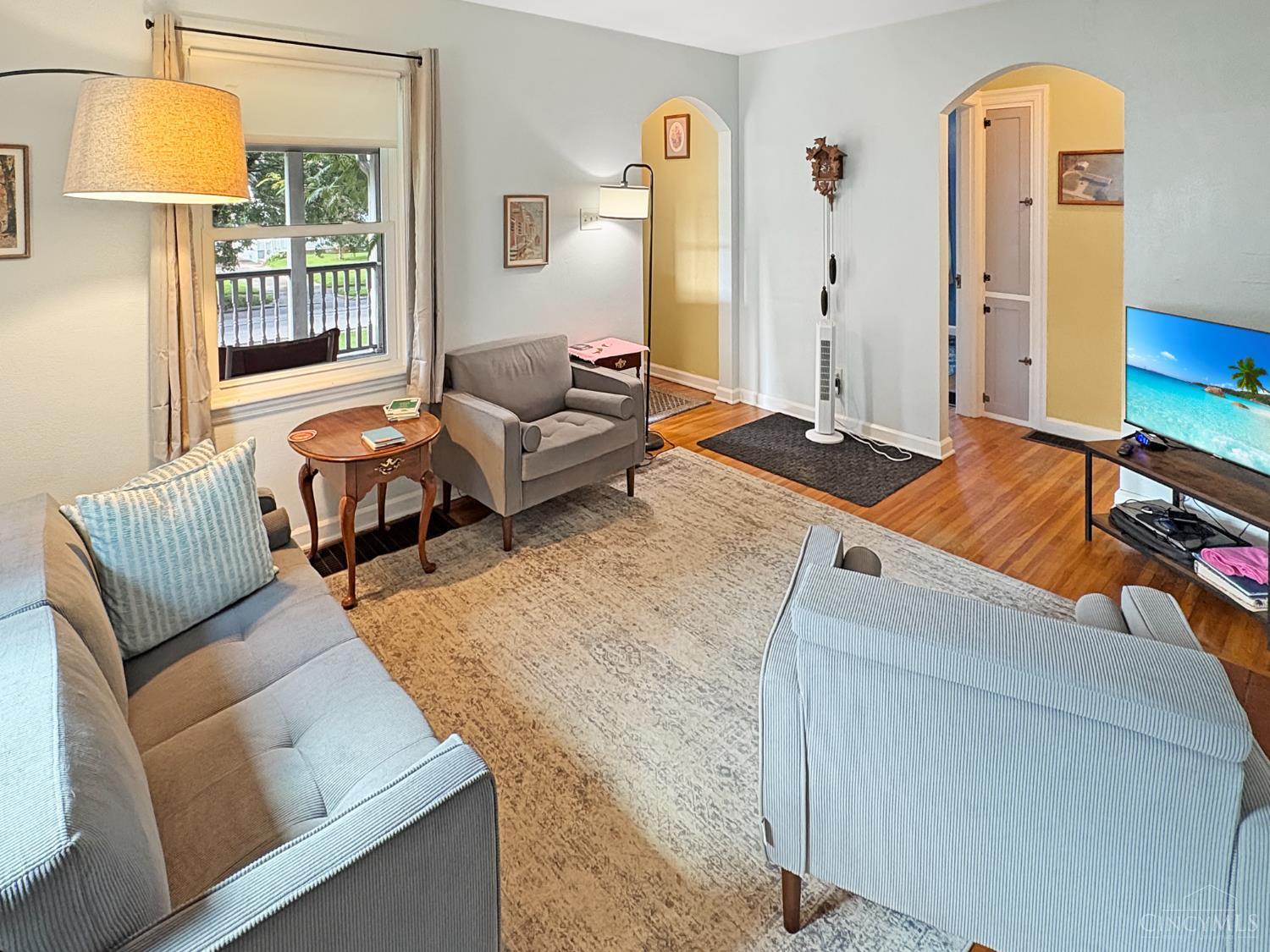 2411 Queen Avenue Property Photo 3