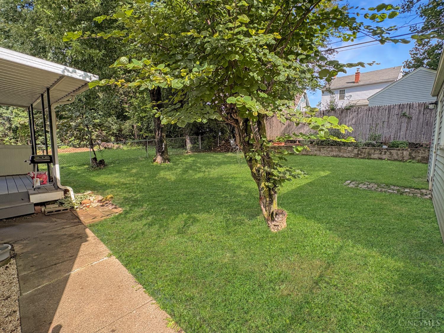 2411 Queen Avenue Property Photo 6