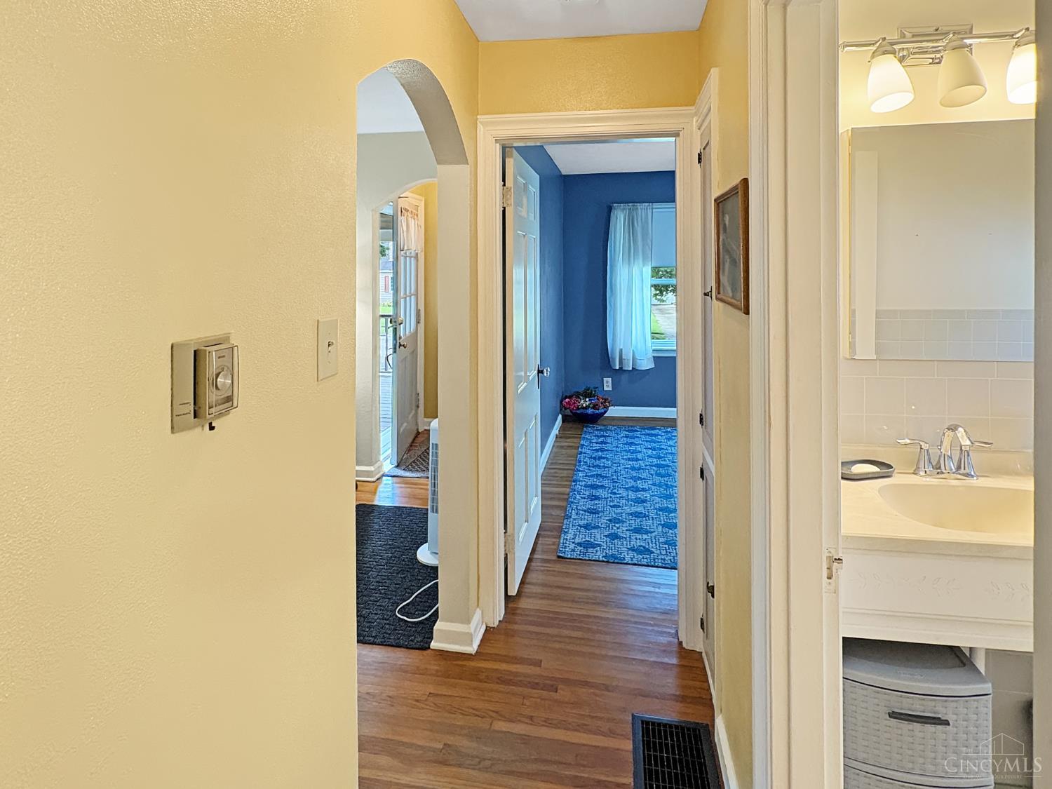 2411 Queen Avenue Property Photo 9