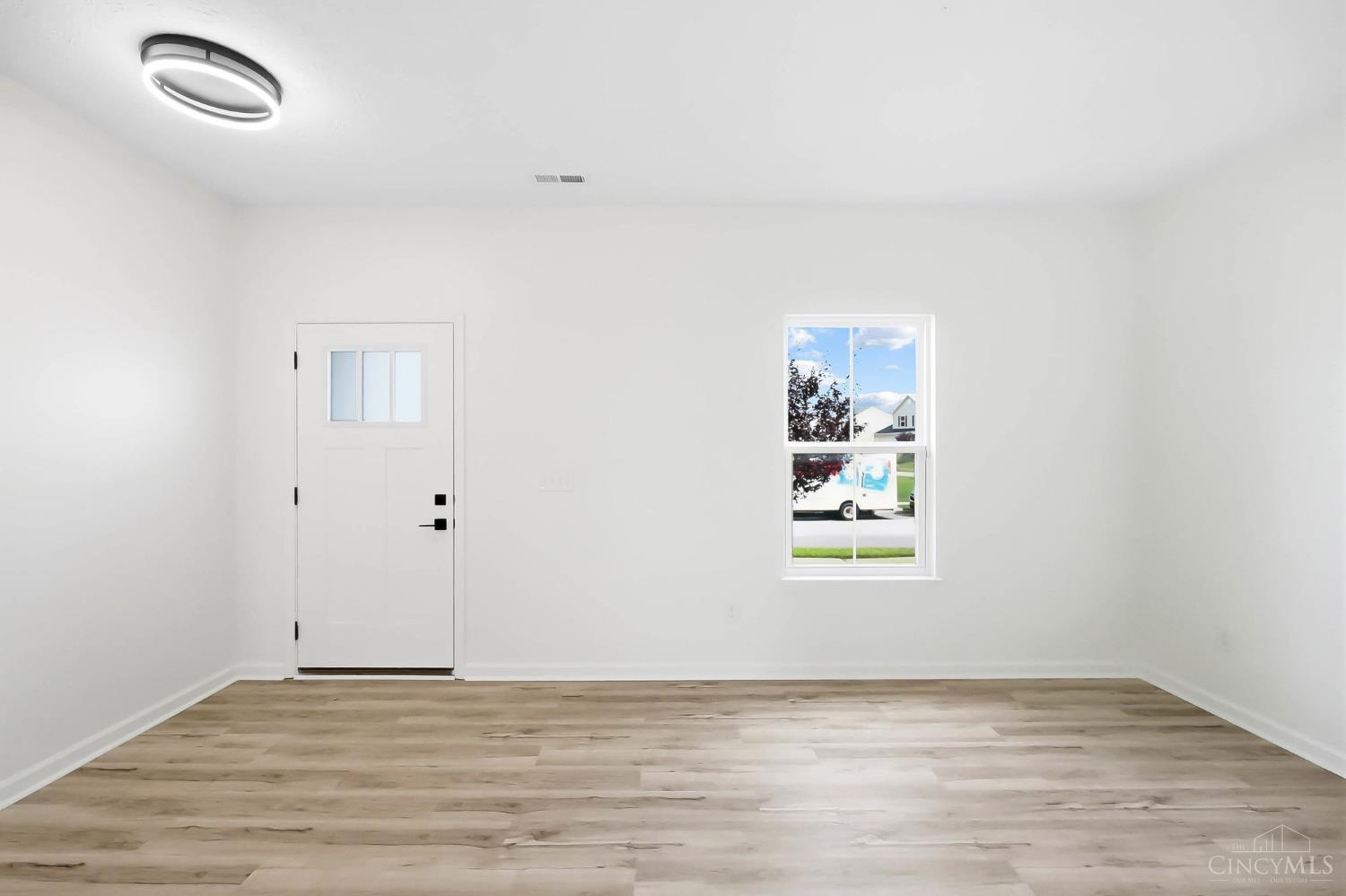 32 Waterford Boulevard Property Photo 6