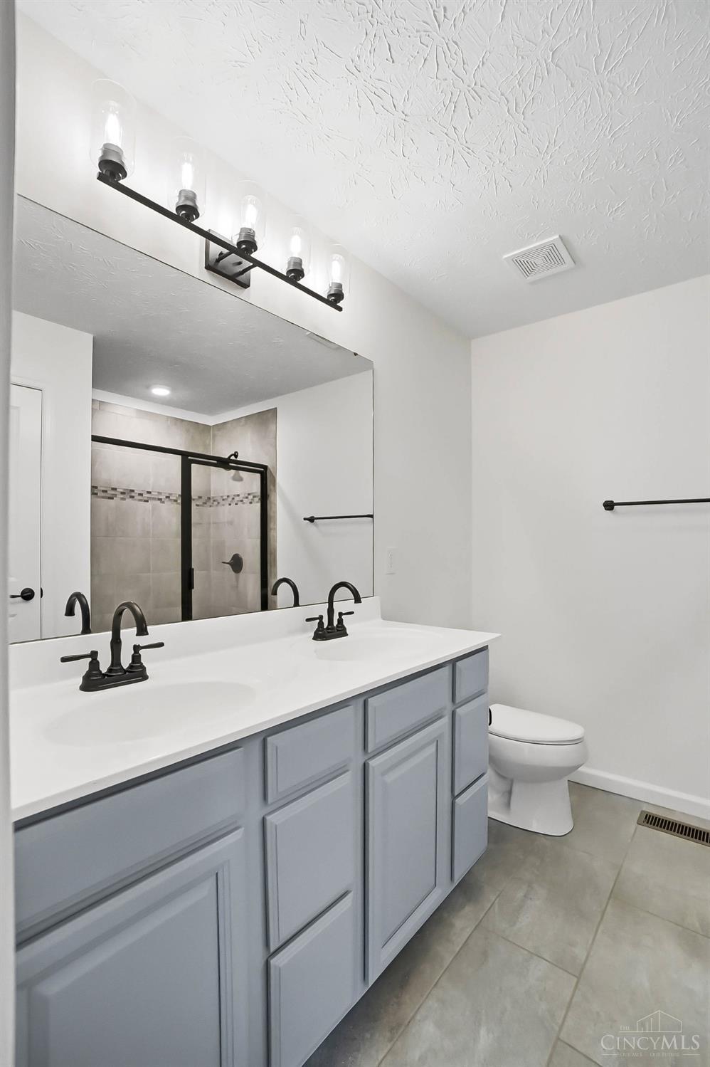 32 Waterford Boulevard Property Photo 27