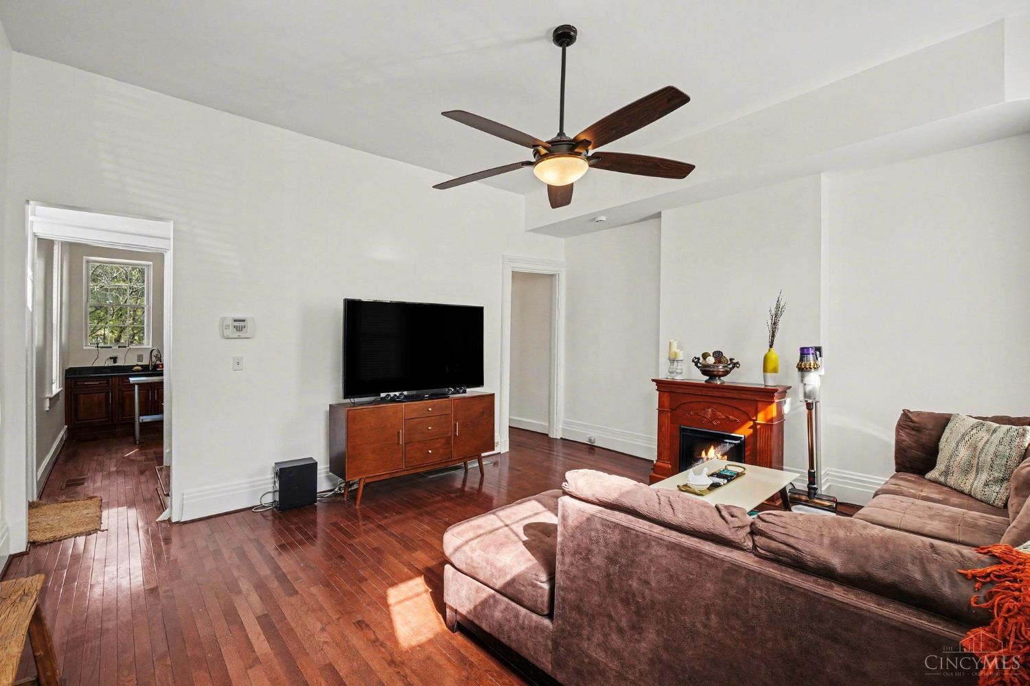 2279 Loth Street Property Photo 6