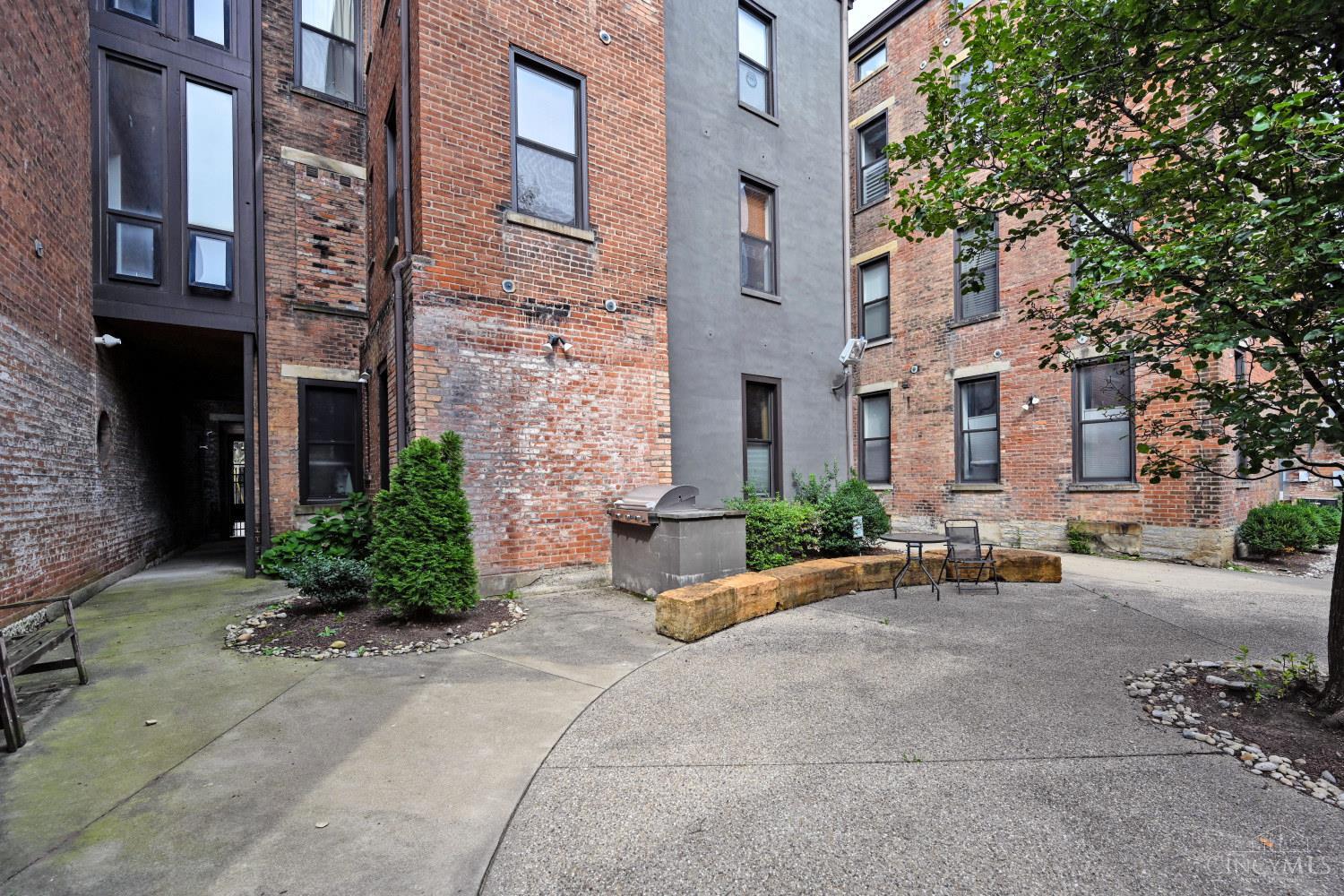 1432 Race Street Property Photo 26