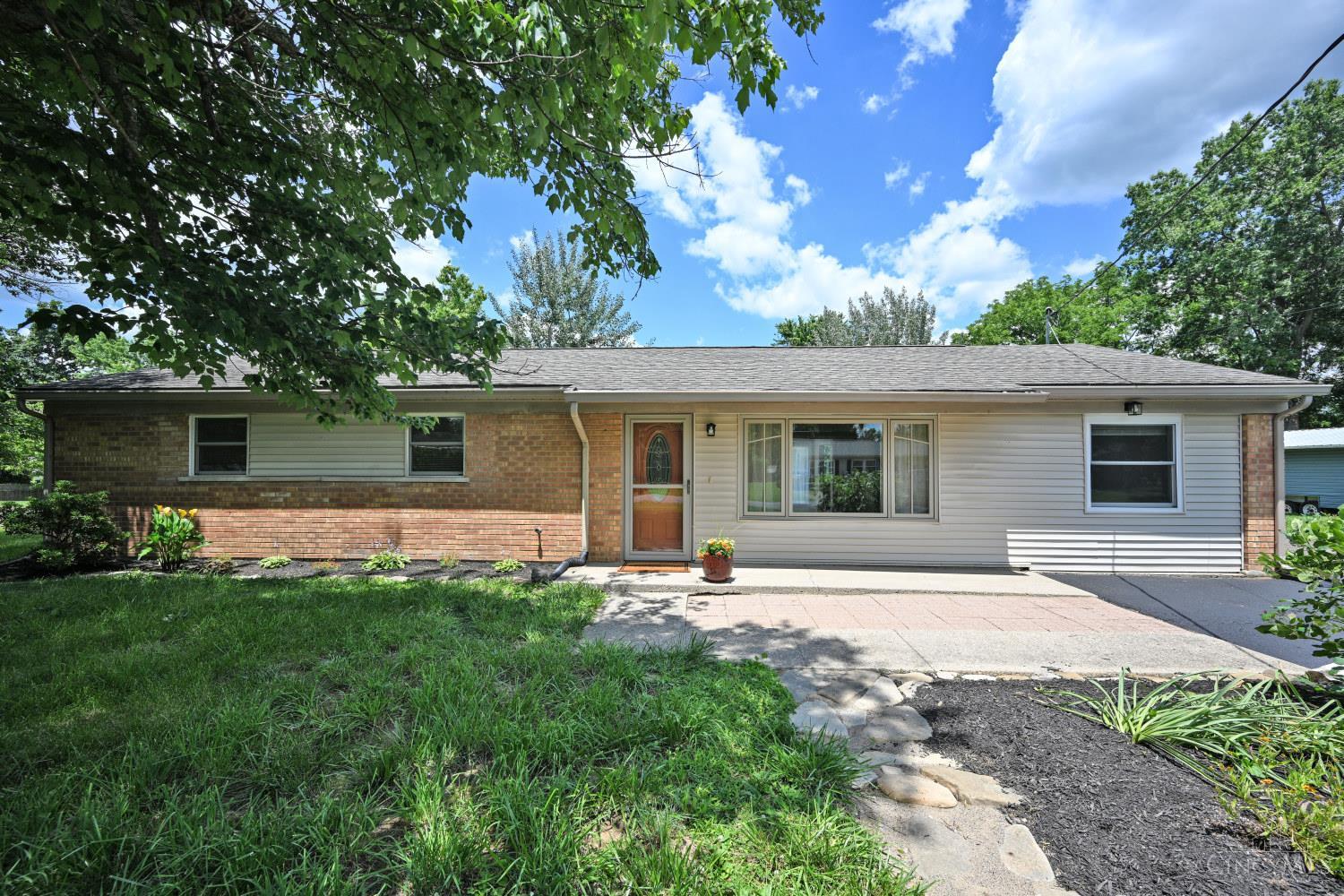 1102 Heatherstone Way Property Photo 1