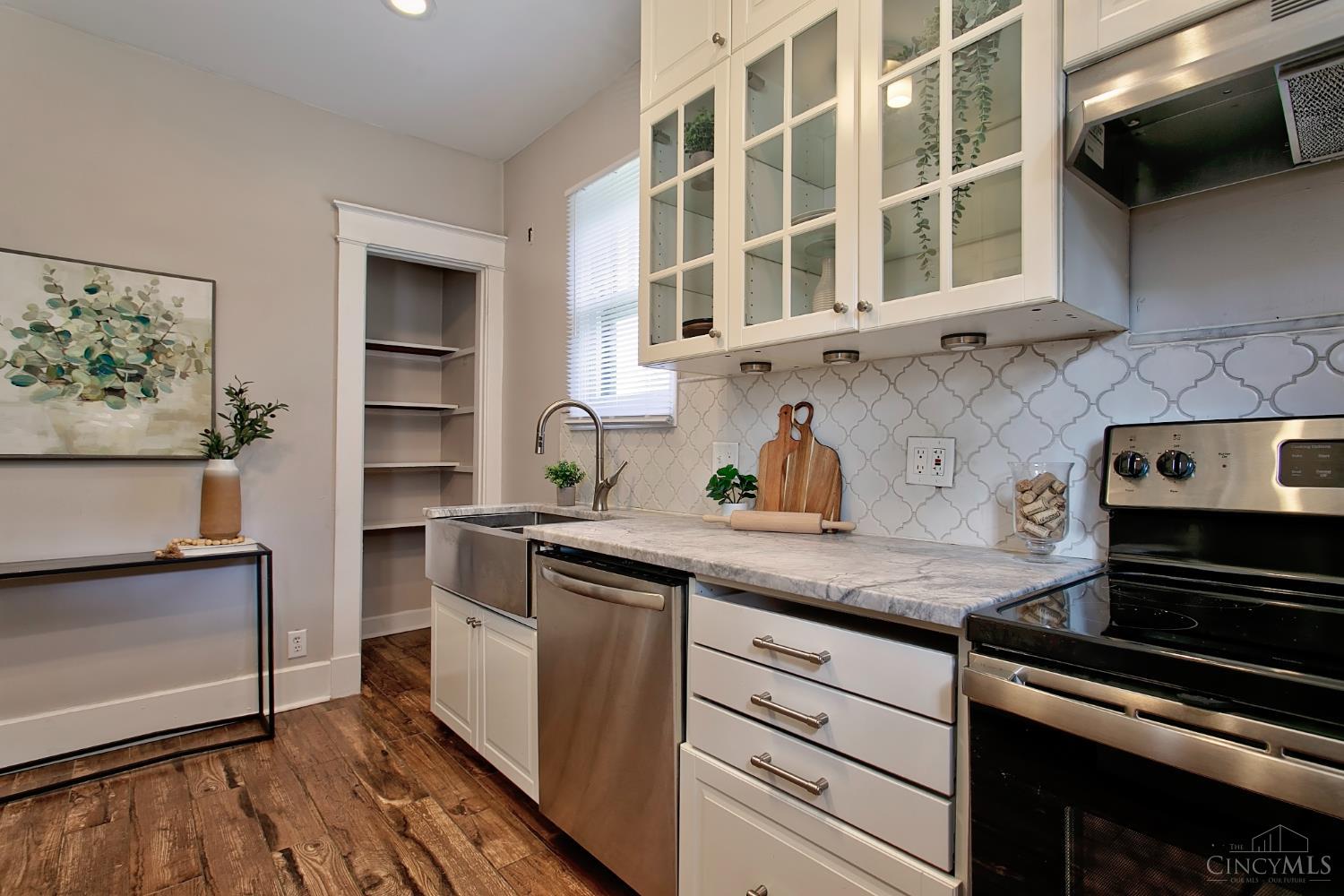 7228 Plainfield Road Property Photo 4
