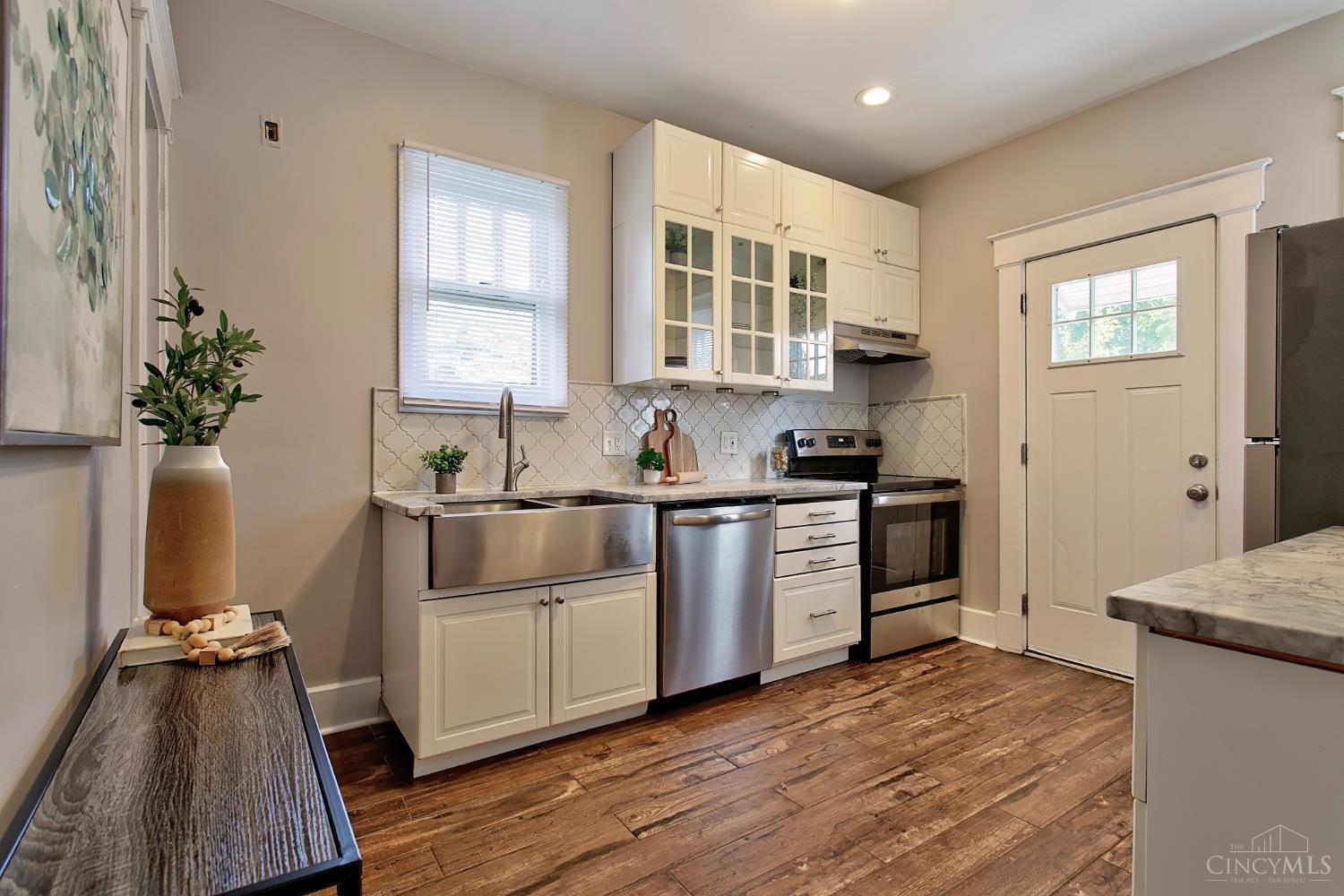 7228 Plainfield Road Property Photo 6