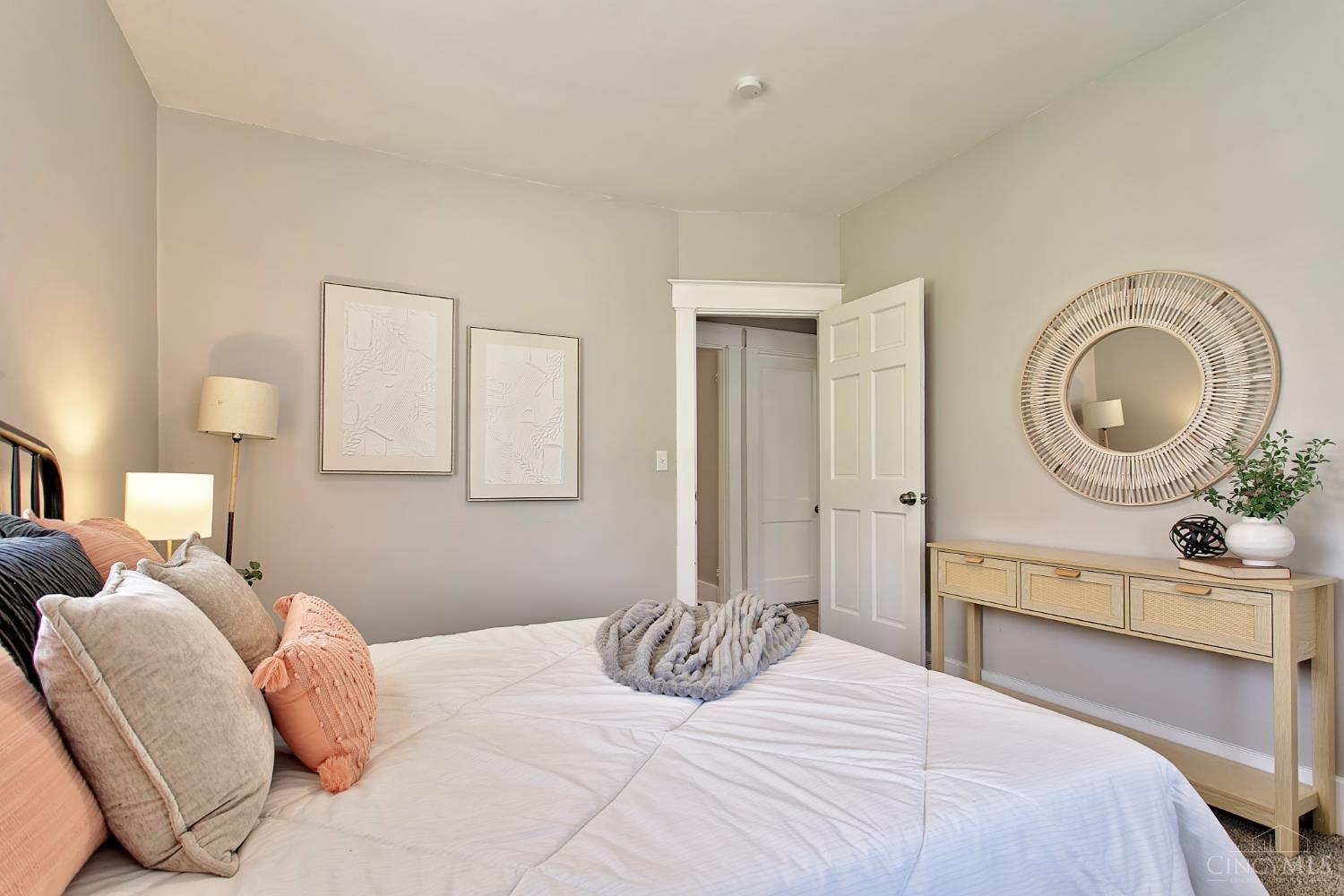 7228 Plainfield Road Property Photo 10