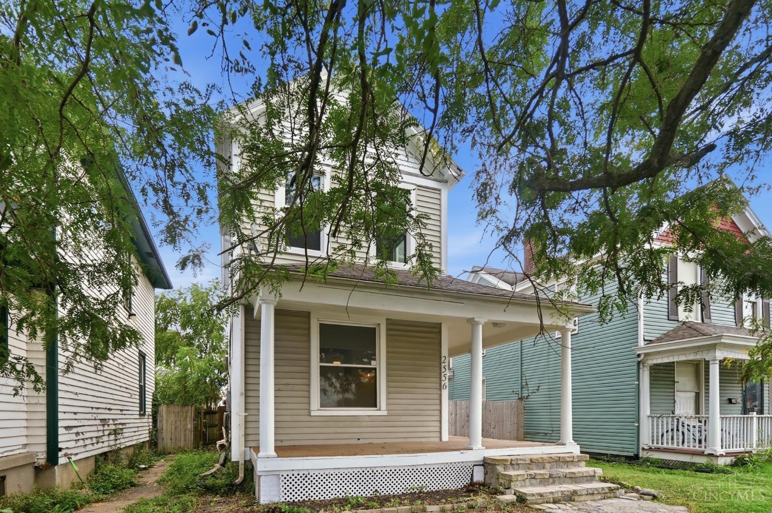 2556 Pleasant Avenue Property Photo 2