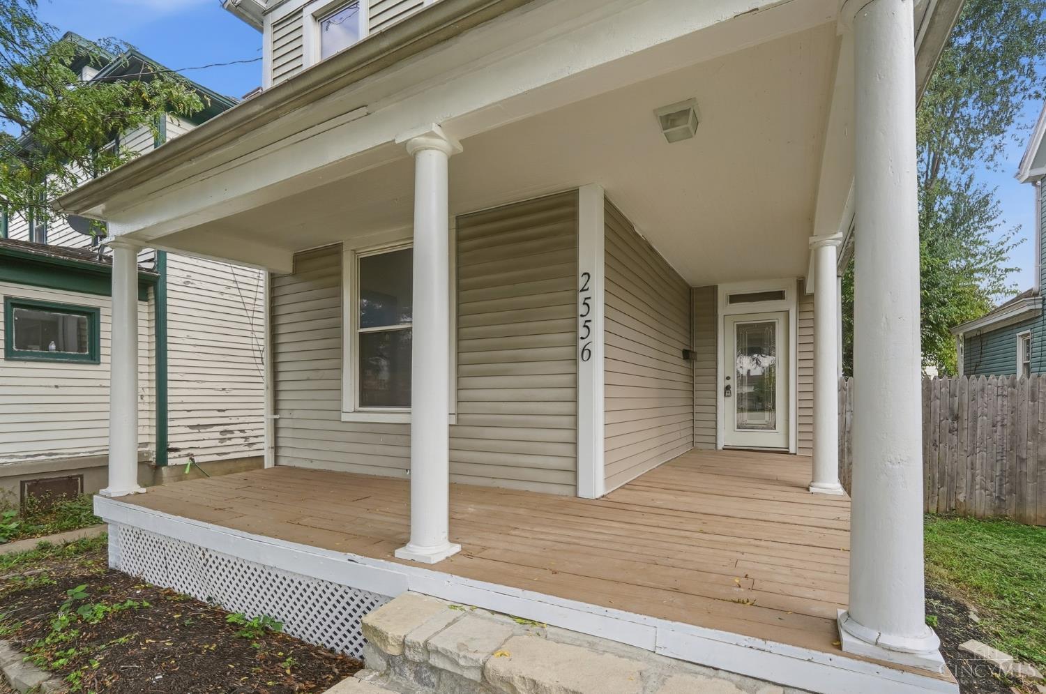 2556 Pleasant Avenue Property Photo 3
