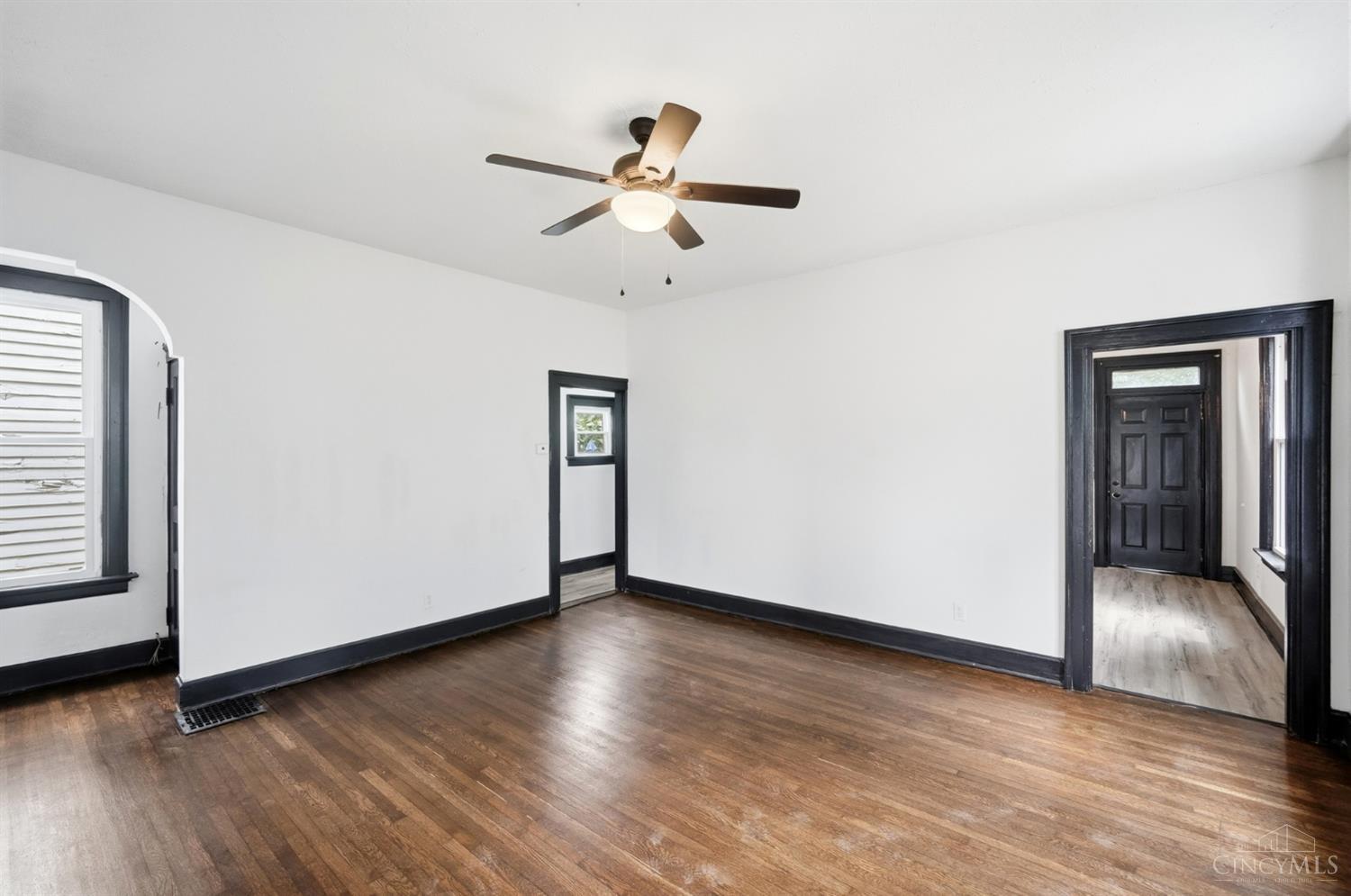 2556 Pleasant Avenue Property Photo 4
