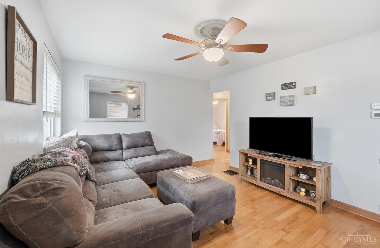 5577 Raceview Avenue Property Photo 7