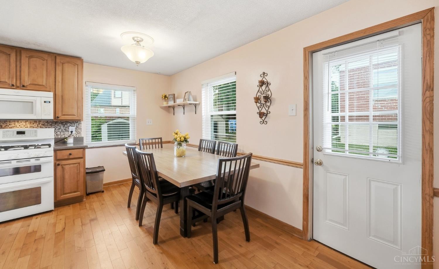 5577 Raceview Avenue Property Photo 8