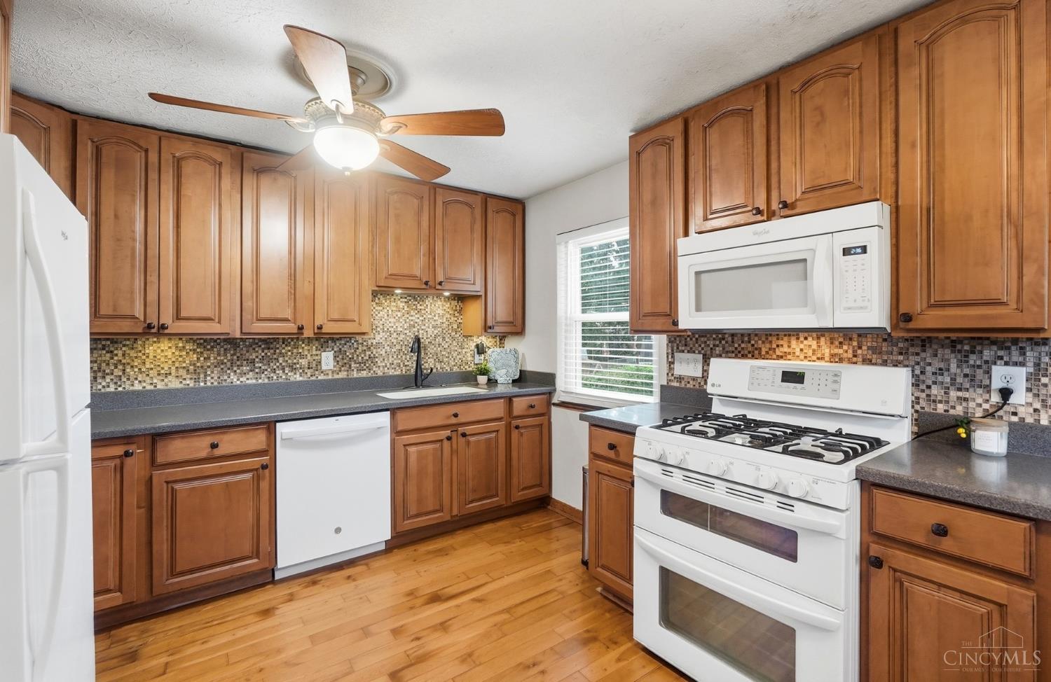 5577 Raceview Avenue Property Photo 11