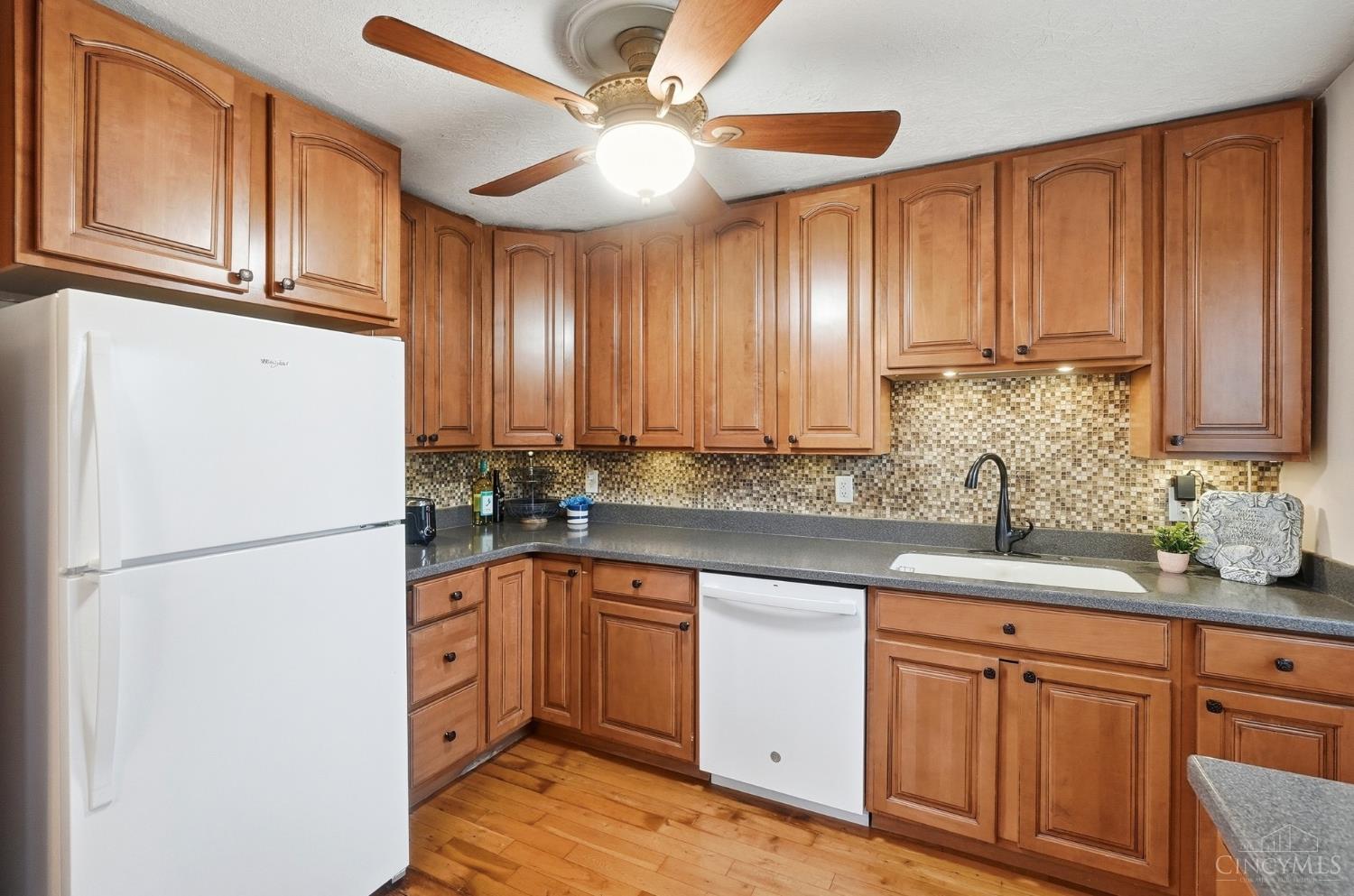 5577 Raceview Avenue Property Photo 12