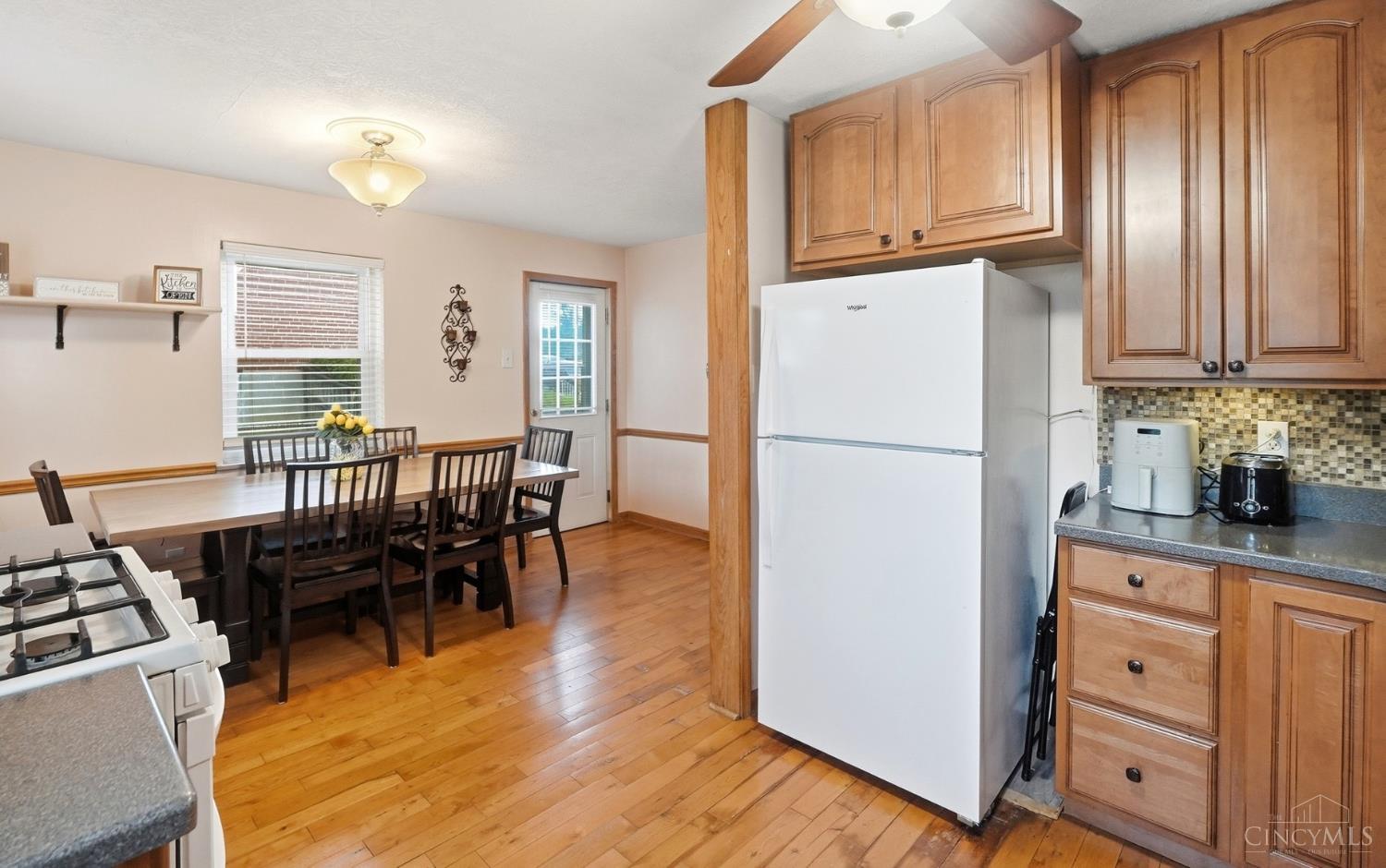 5577 Raceview Avenue Property Photo 14
