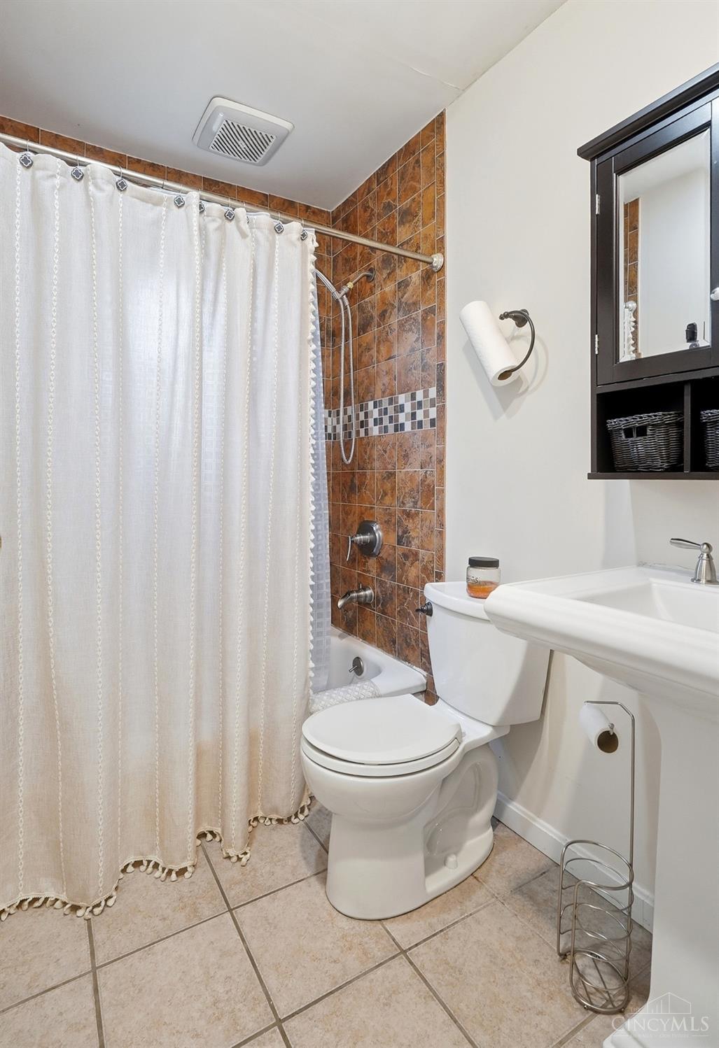 5577 Raceview Avenue Property Photo 18