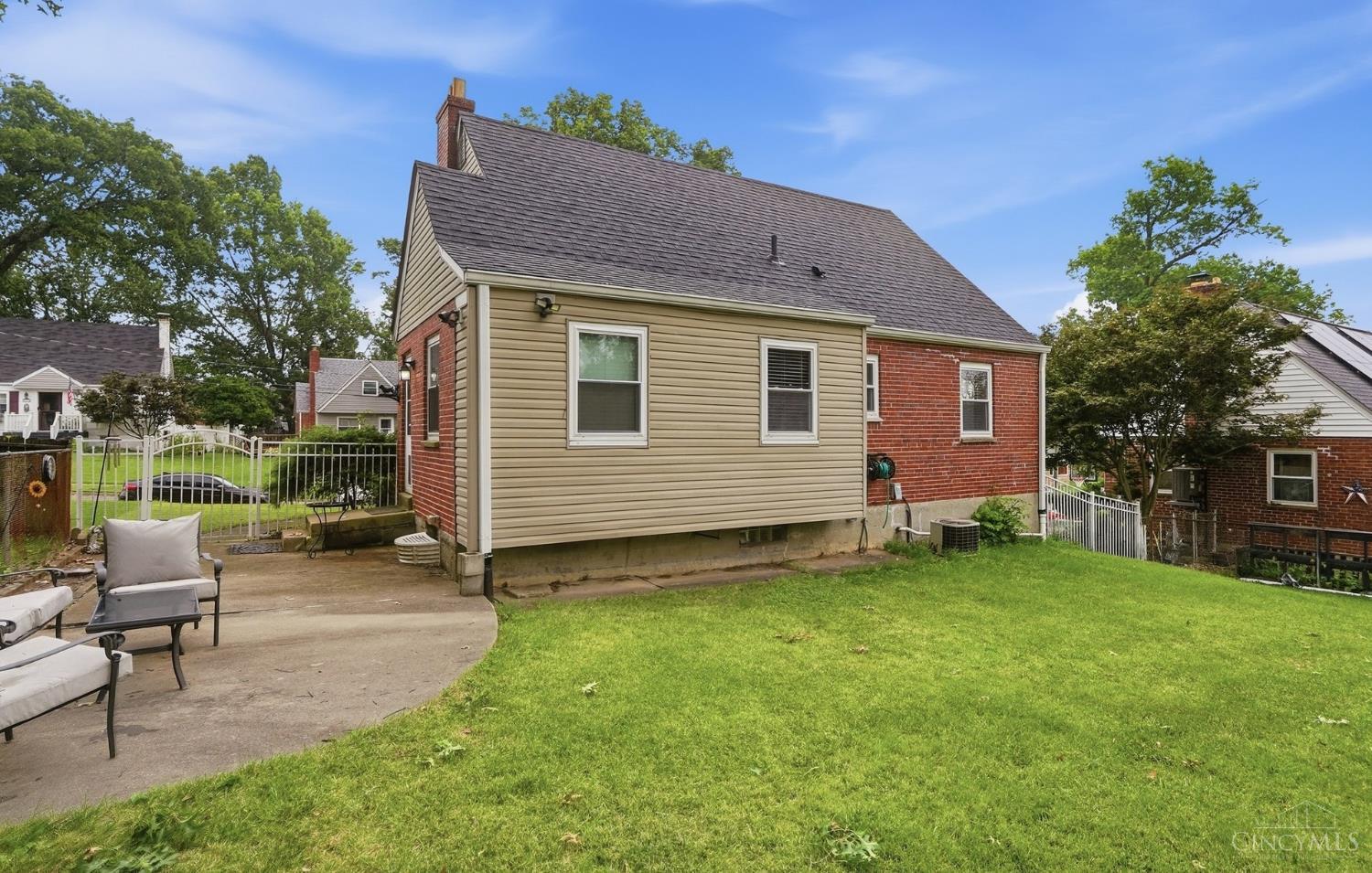 5577 Raceview Avenue Property Photo 30