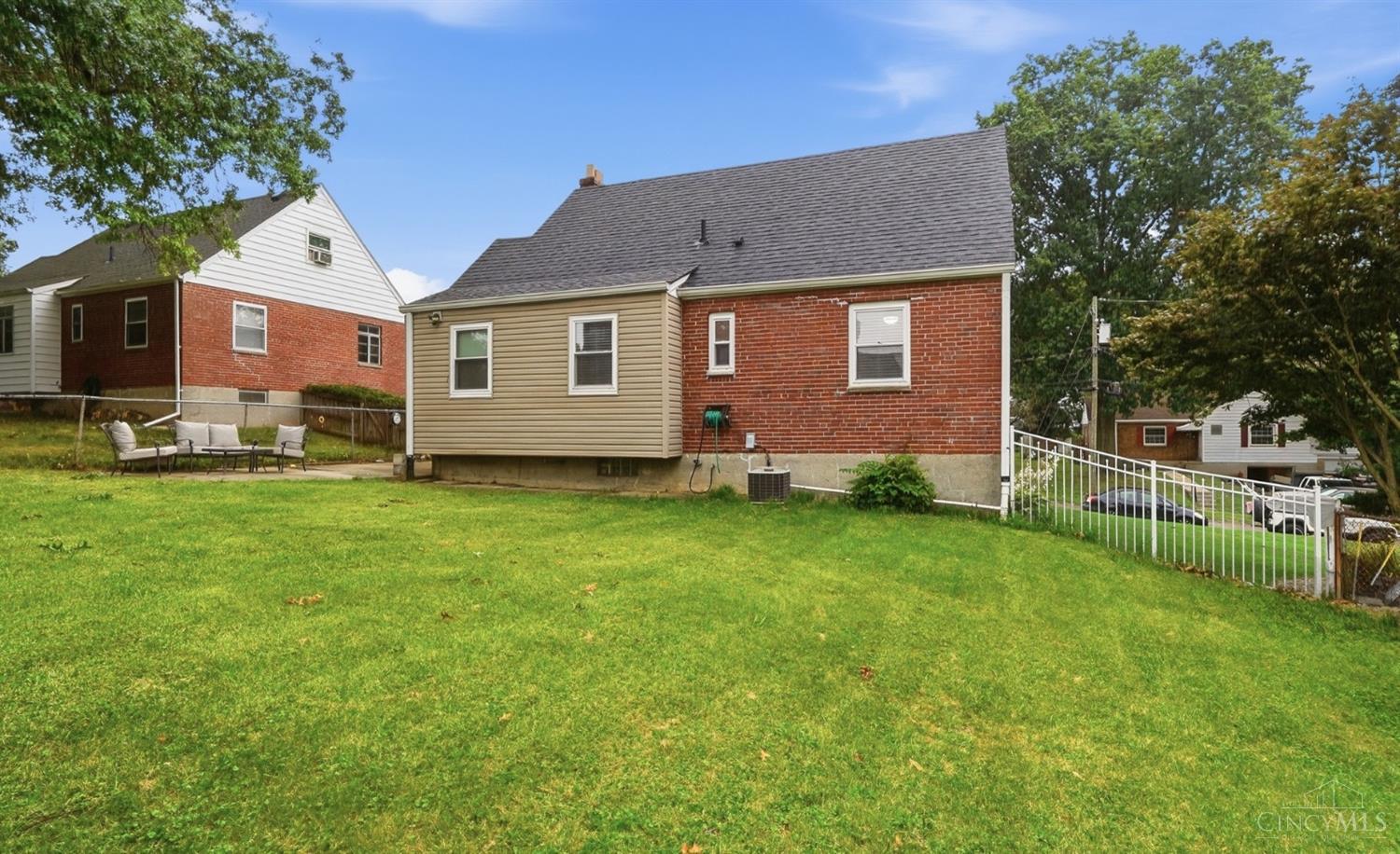 5577 Raceview Avenue Property Photo 31