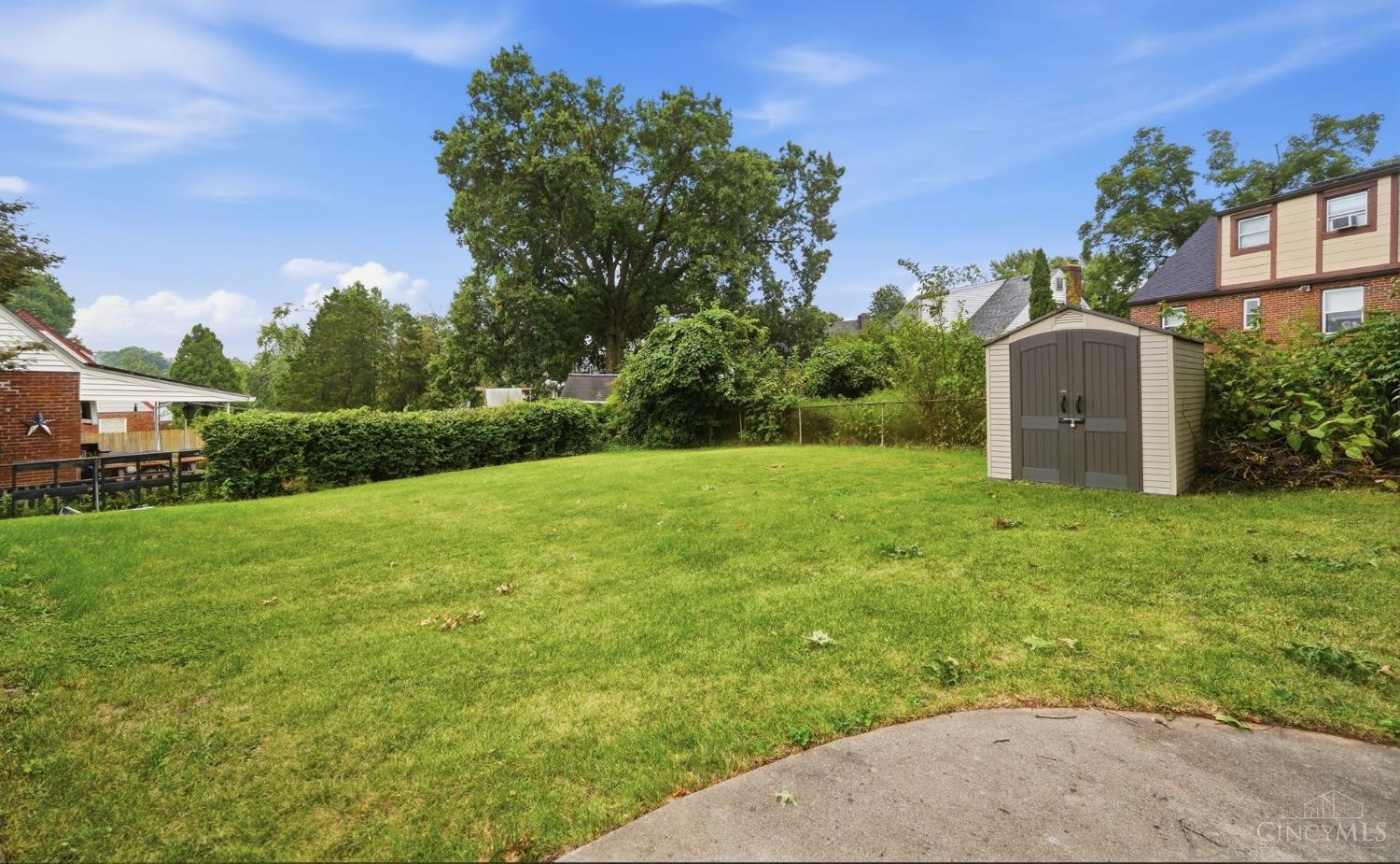 5577 Raceview Avenue Property Photo 34