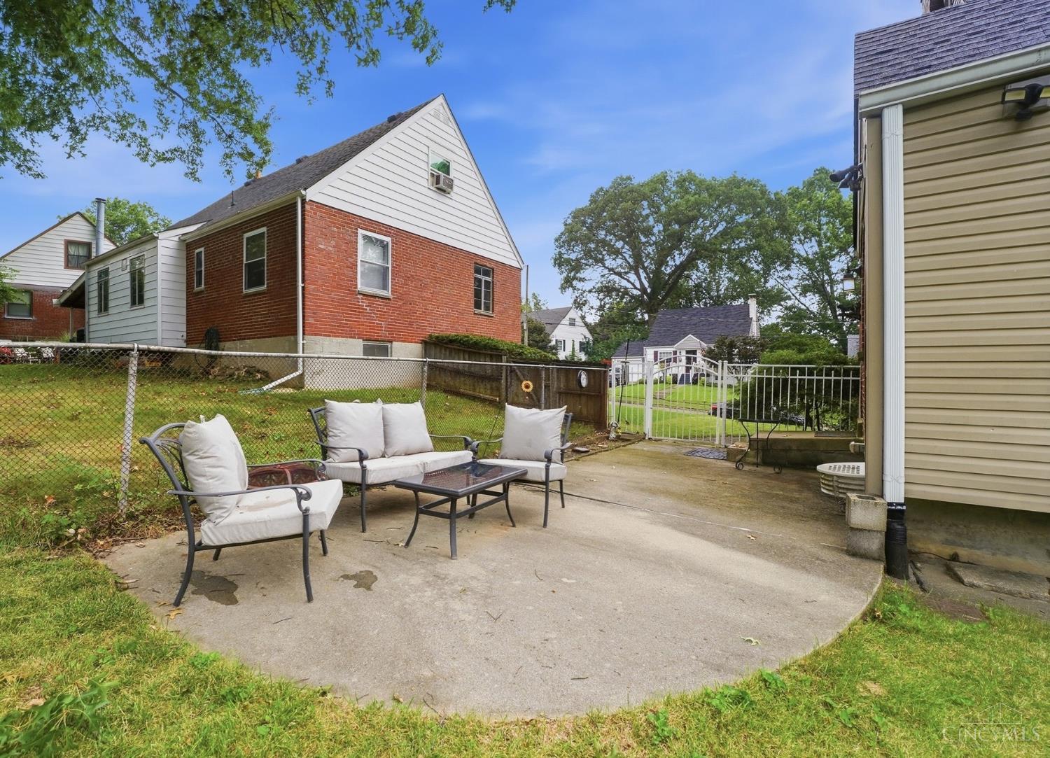 5577 Raceview Avenue Property Photo 35