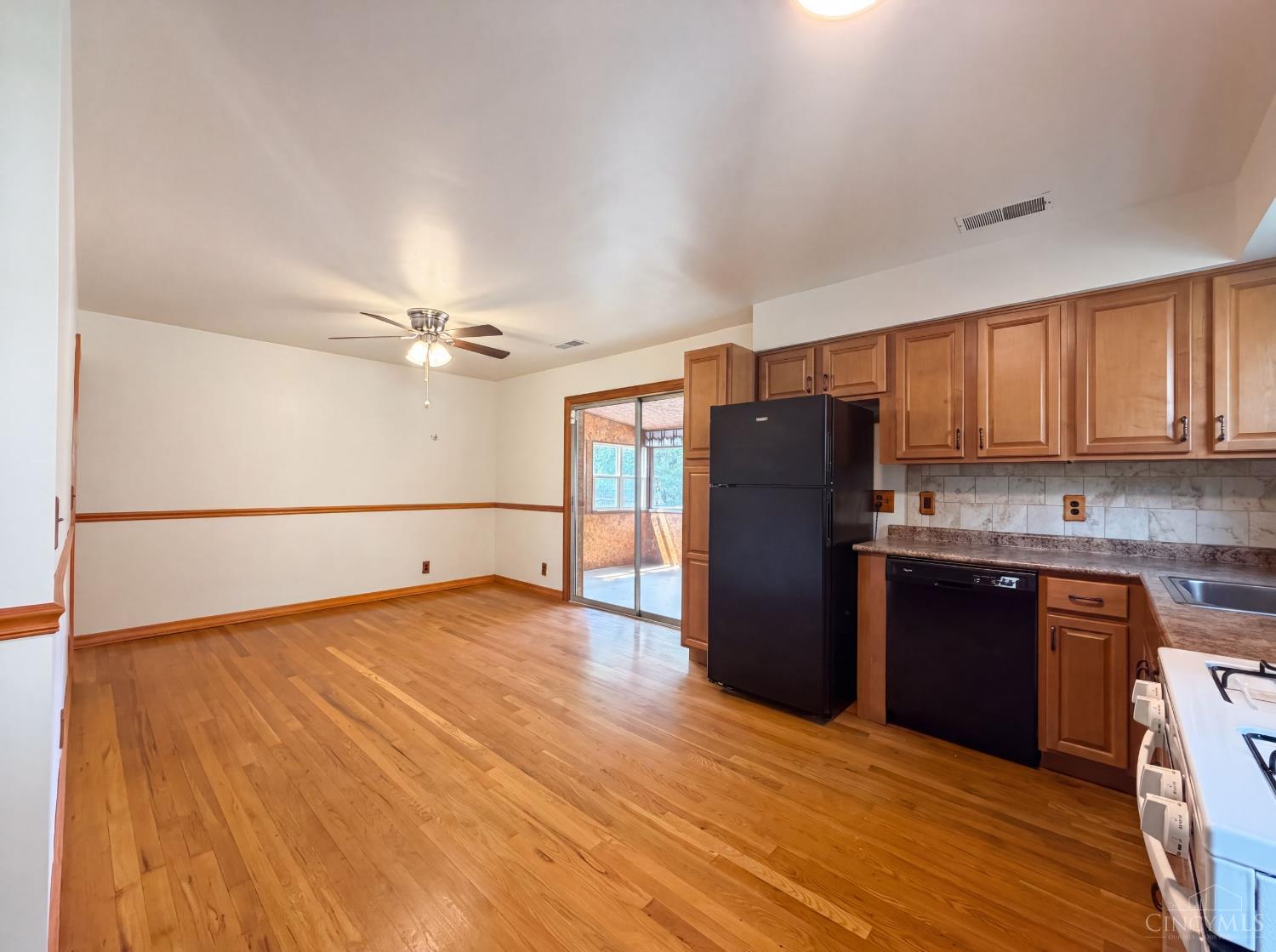 6971 Warder Drive Property Photo 3