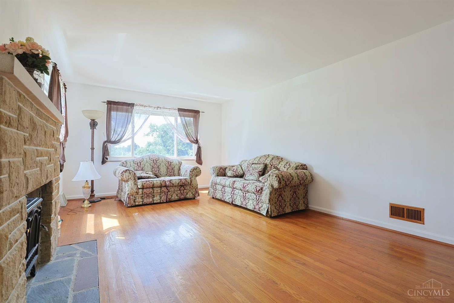 2312 Compton Road Property Photo 7