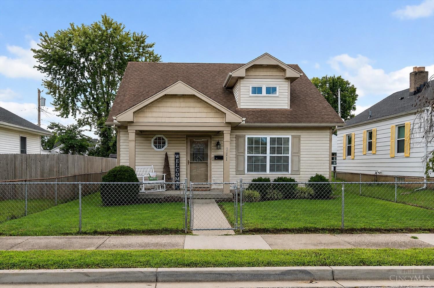 711 Noyes Avenue Property Photo 1