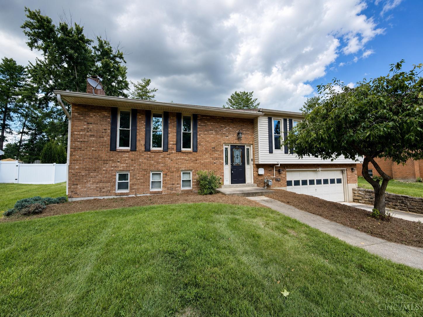 8354 Shadowpoint Court Property Photo 2