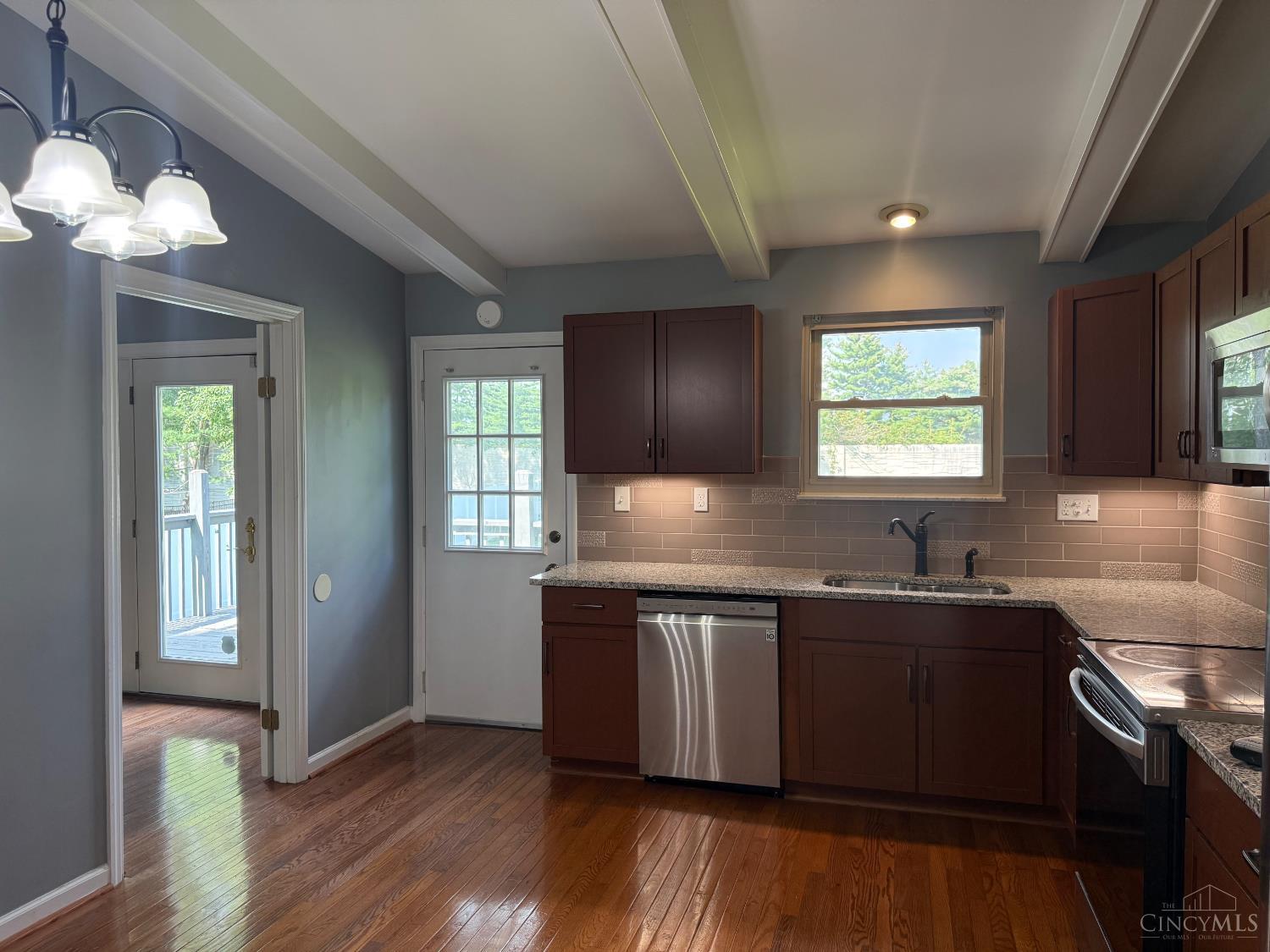 8354 Shadowpoint Court Property Photo 6