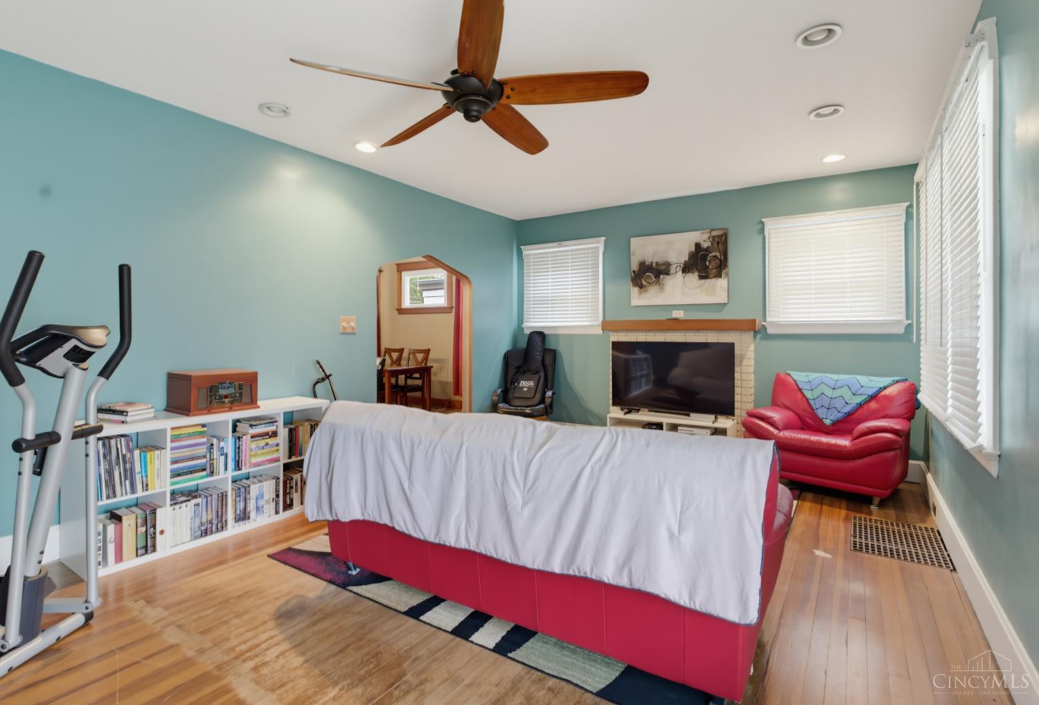 3918 Delmar Avenue Property Photo 6