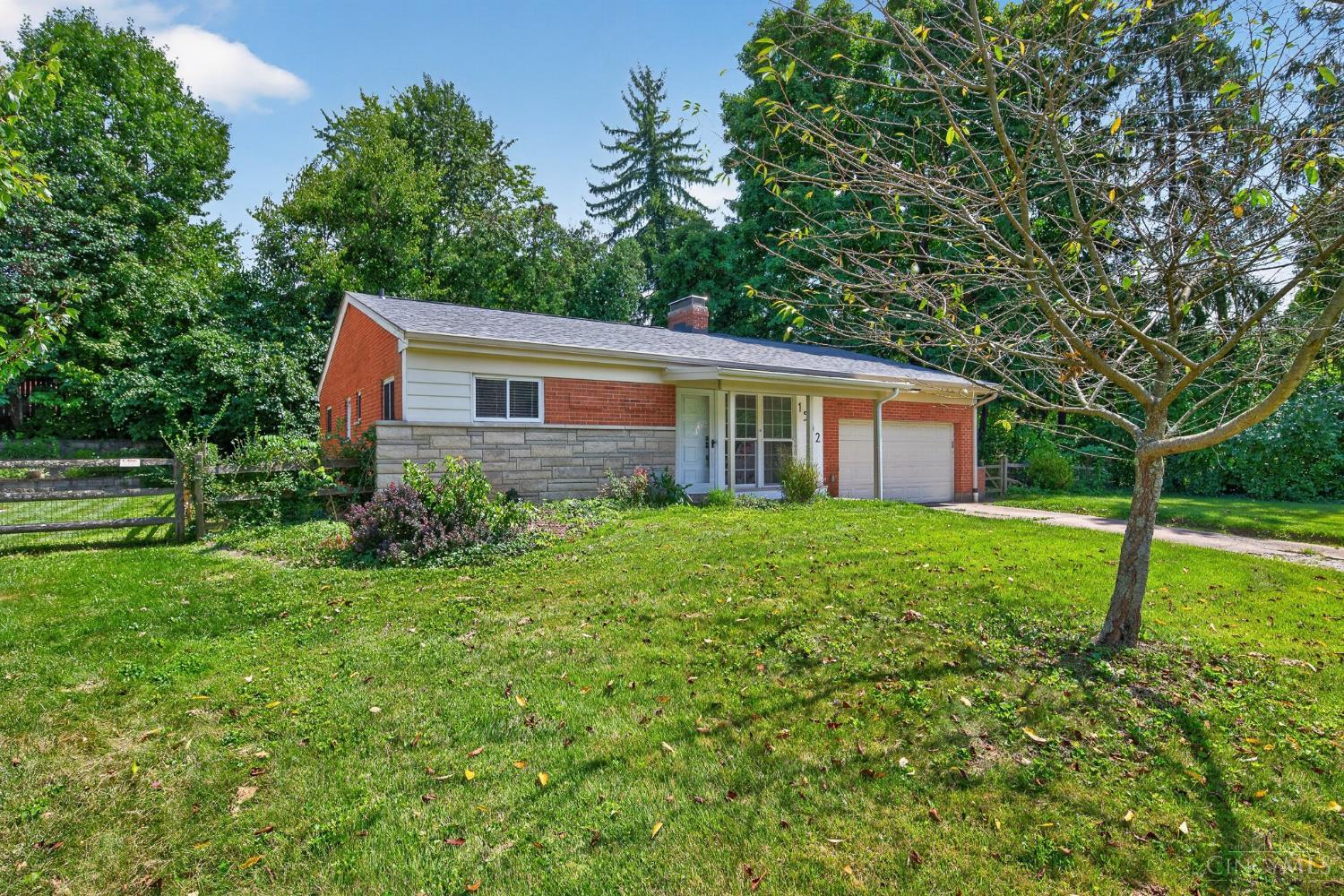 1502 Robinway Drive Property Photo 2