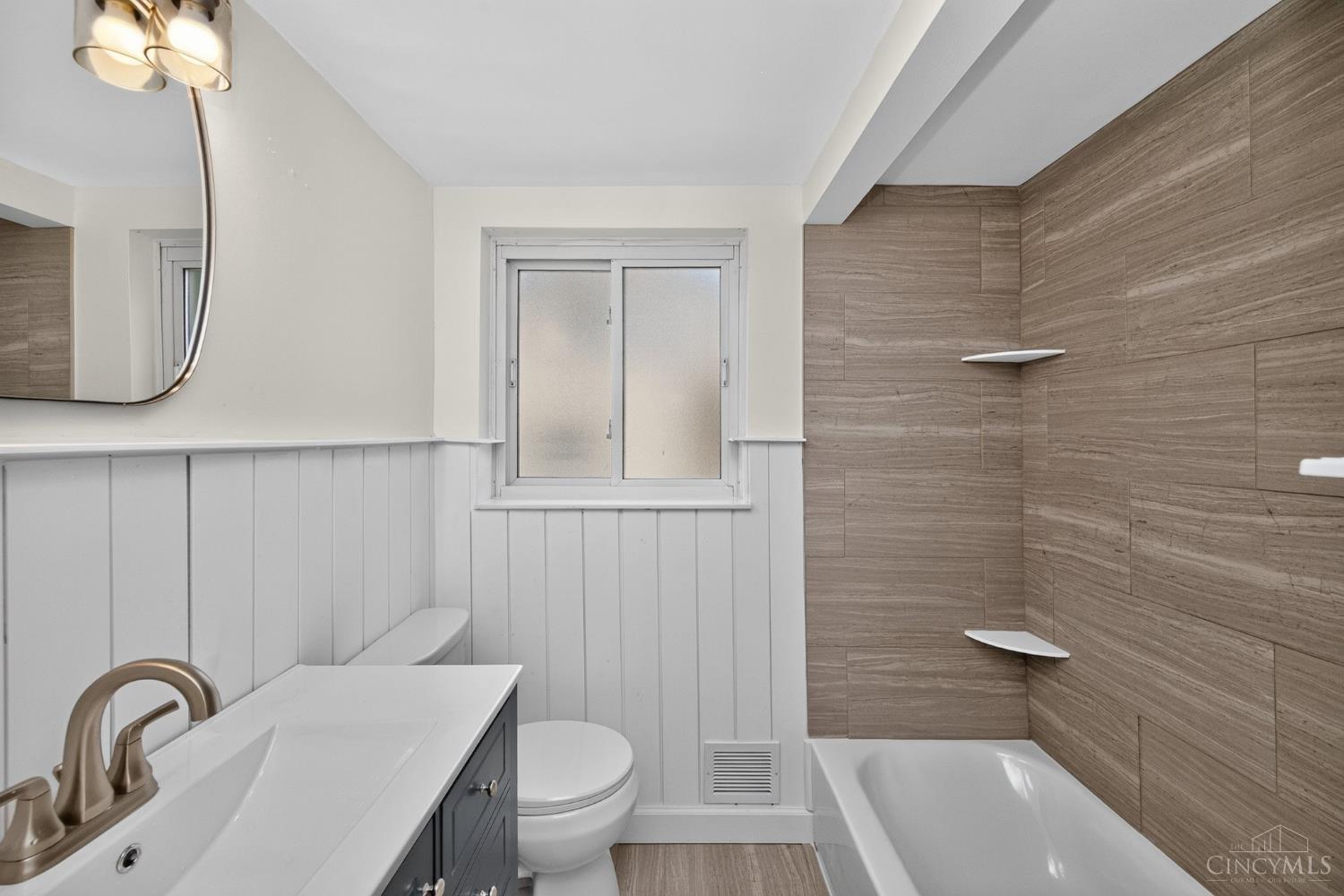 1502 Robinway Drive Property Photo 8