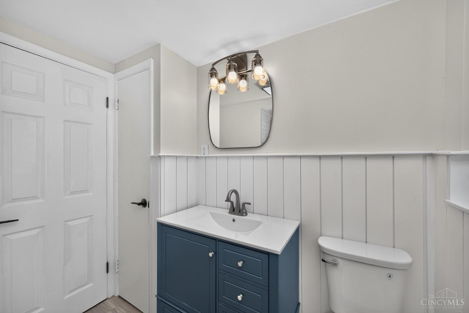 1502 Robinway Drive Property Photo 9