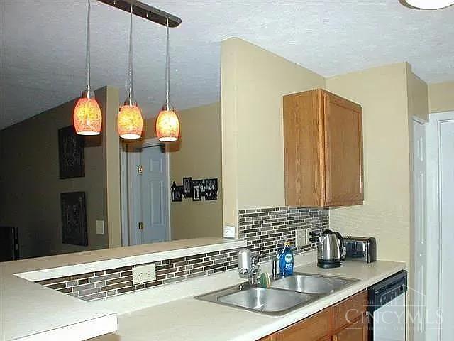 7594 Shawnee Lane Property Photo 7