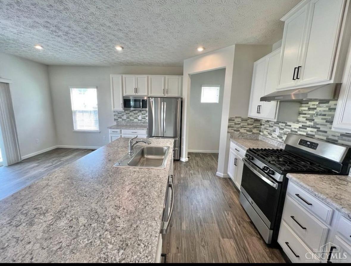 9525 Morris Drive Property Photo 8