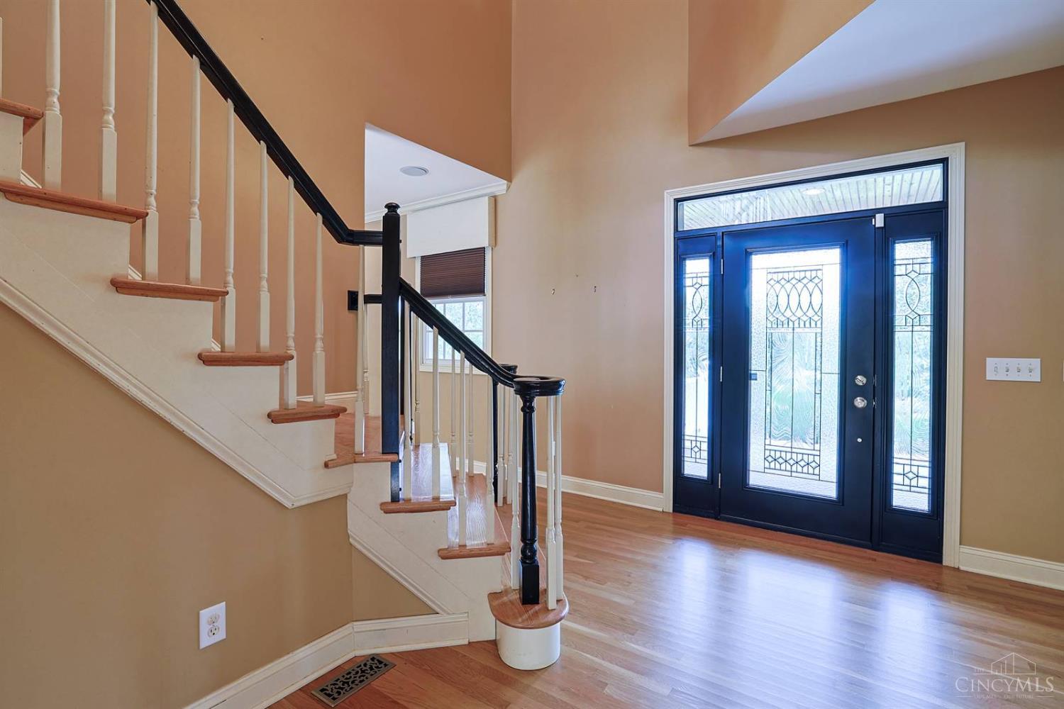 5512 Charleston Woods Drive Property Photo 7