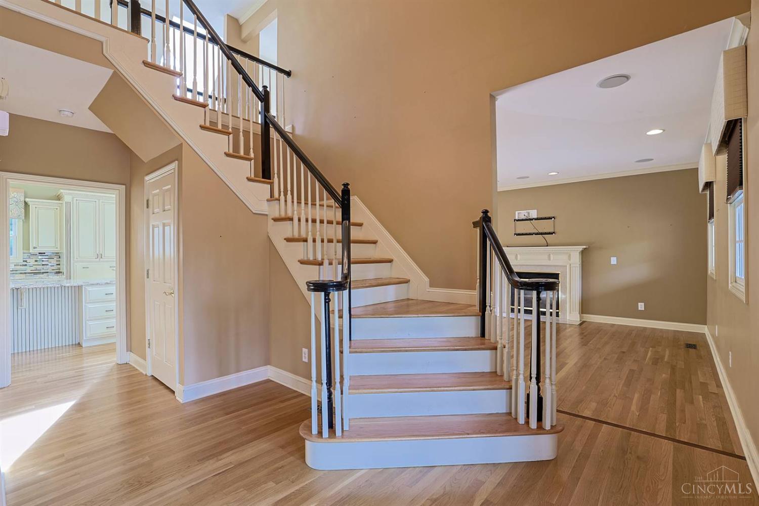 5512 Charleston Woods Drive Property Photo 8
